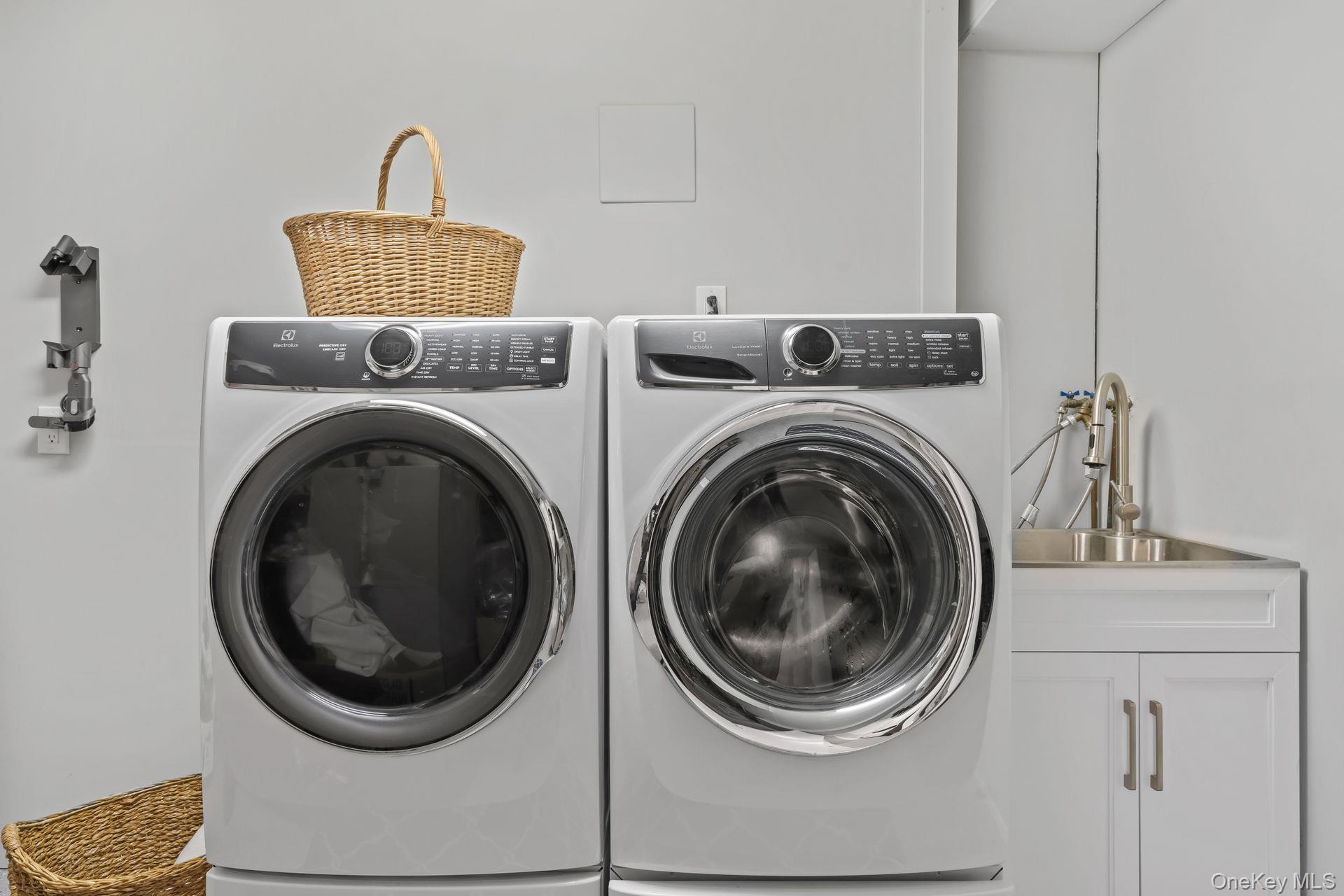 14 Thorman Lane, Huntington, NY 11743