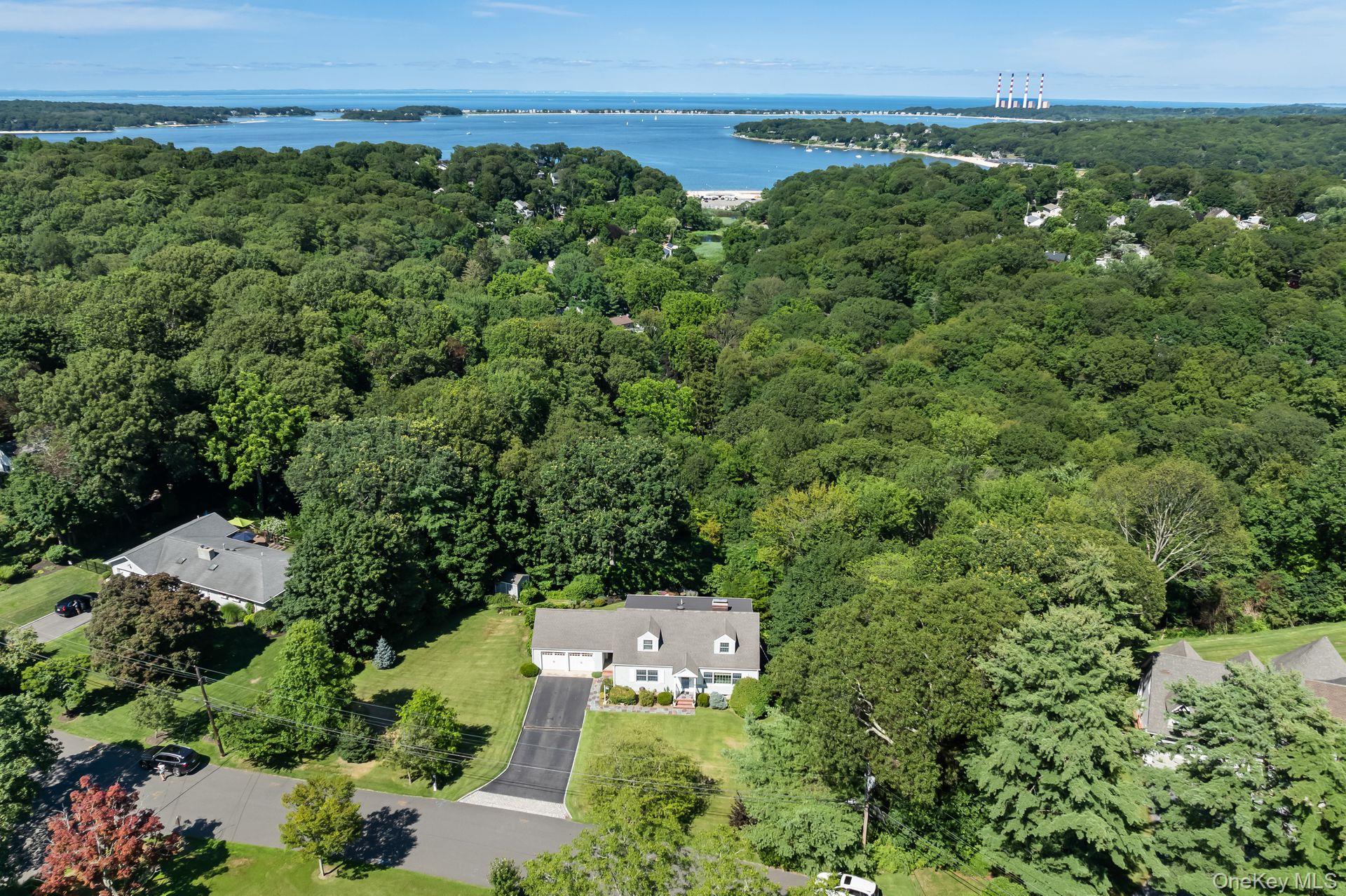 14 Thorman Lane, Huntington, NY 11743