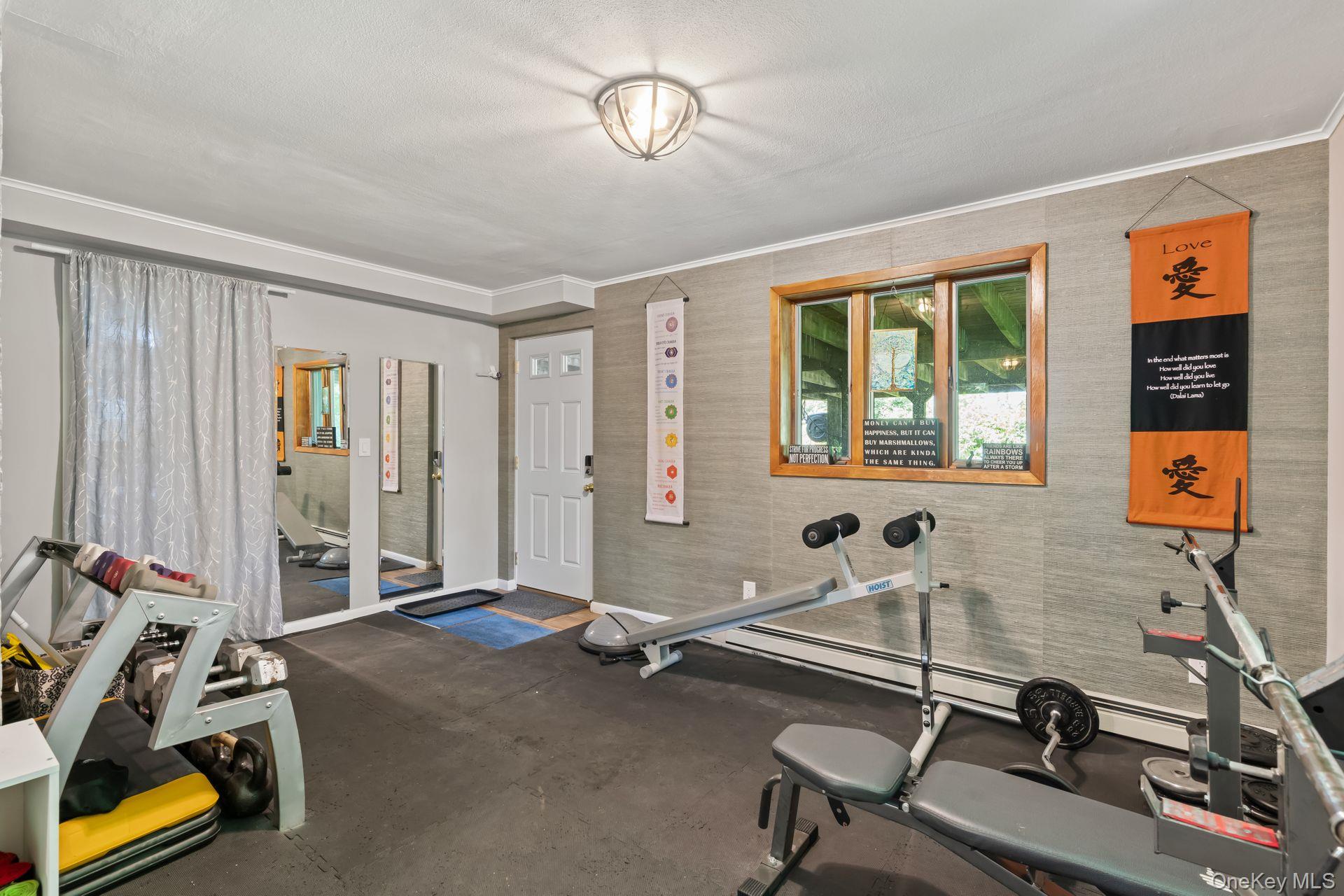 14 Thorman Lane, Huntington, NY 11743