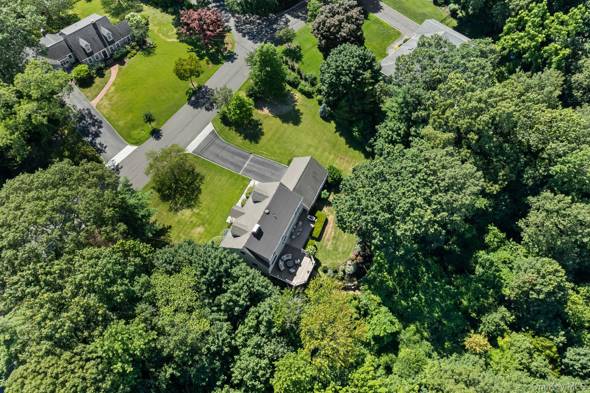 14 Thorman Lane, Huntington, NY 11743