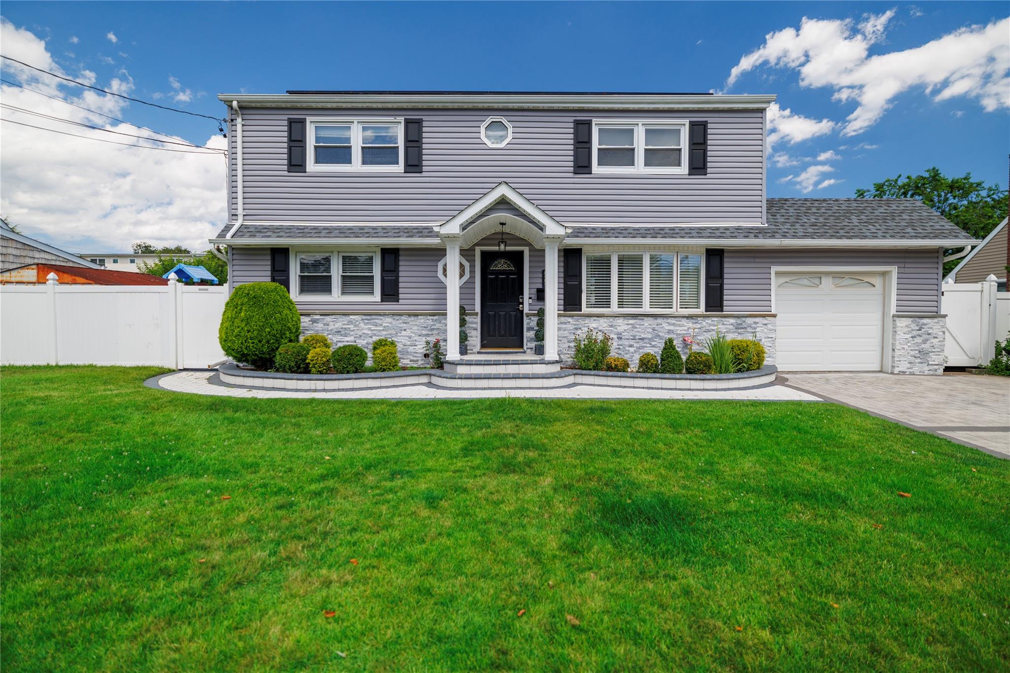 55 W Walnut Street, Farmingdale, NY 11735