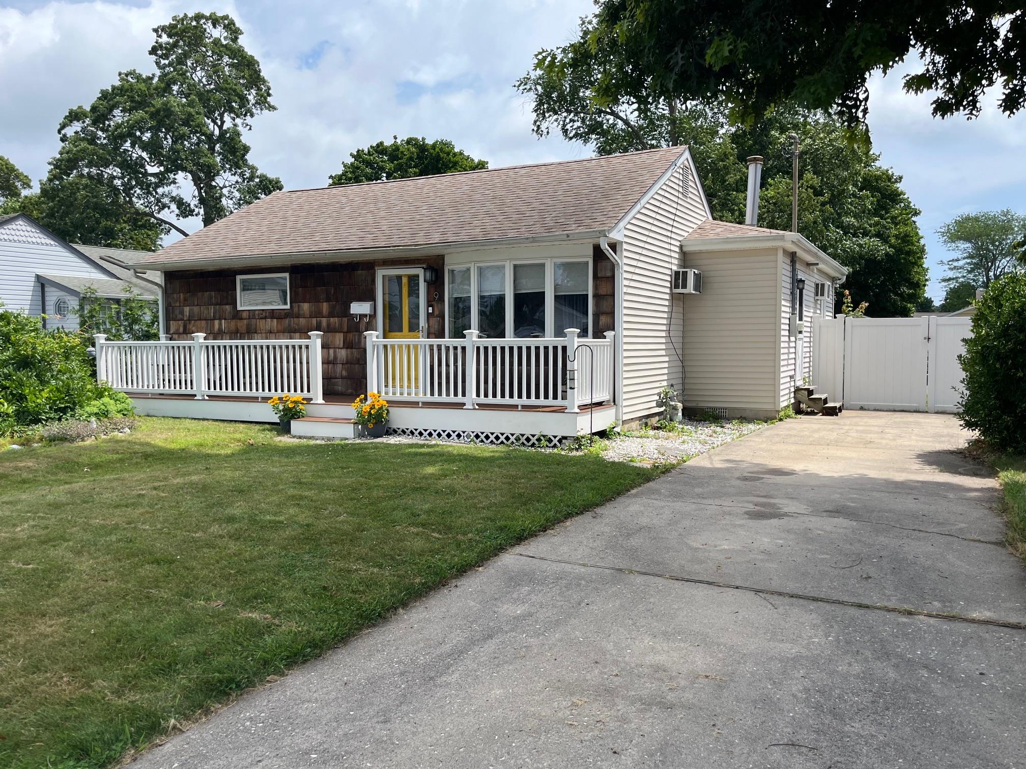 9 Tulip Avenue, Oakdale, NY 11769