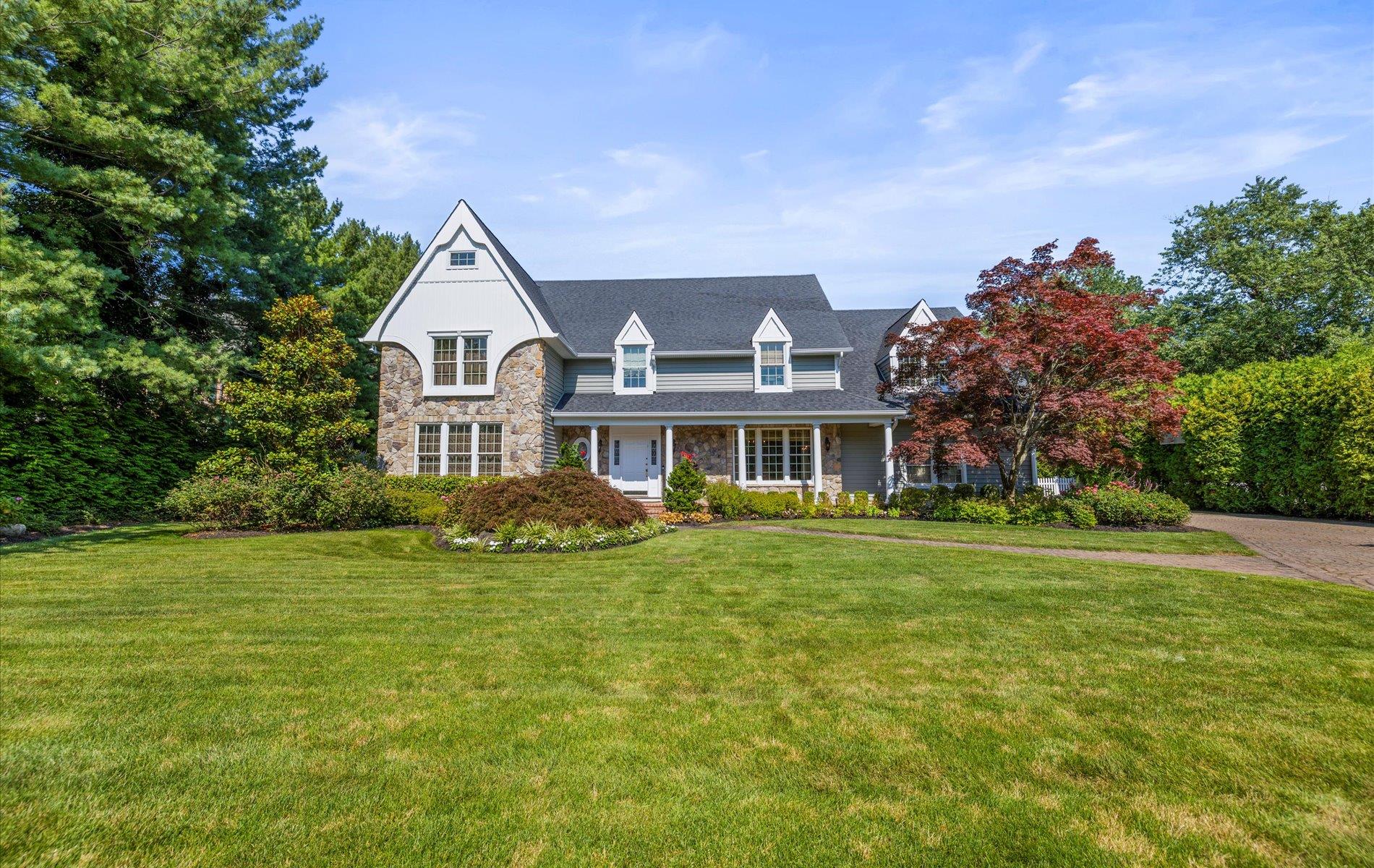 4 Country Meadow Court, Melville, NY 11747