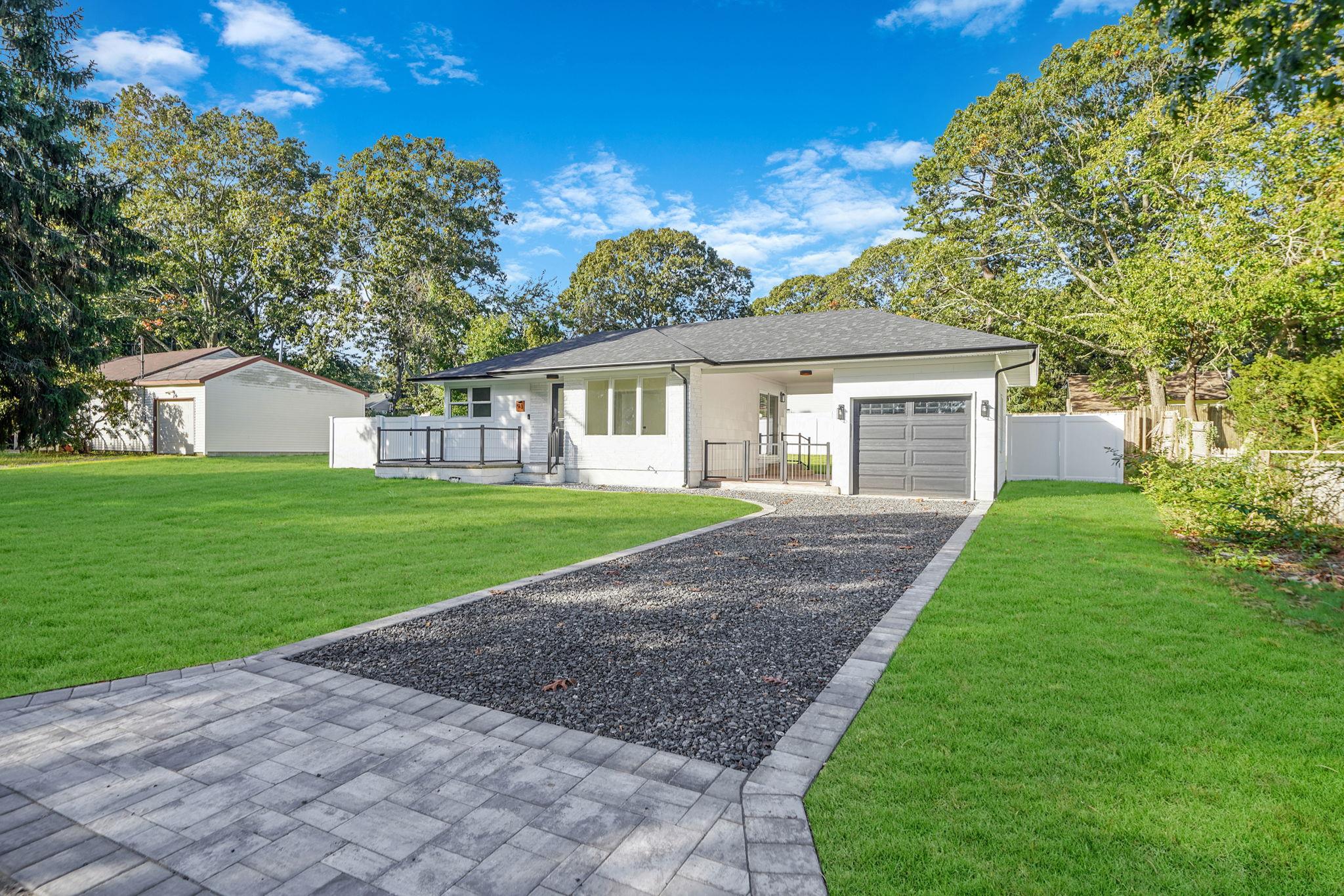 93 Royal Avenue, Flanders, NY 11901