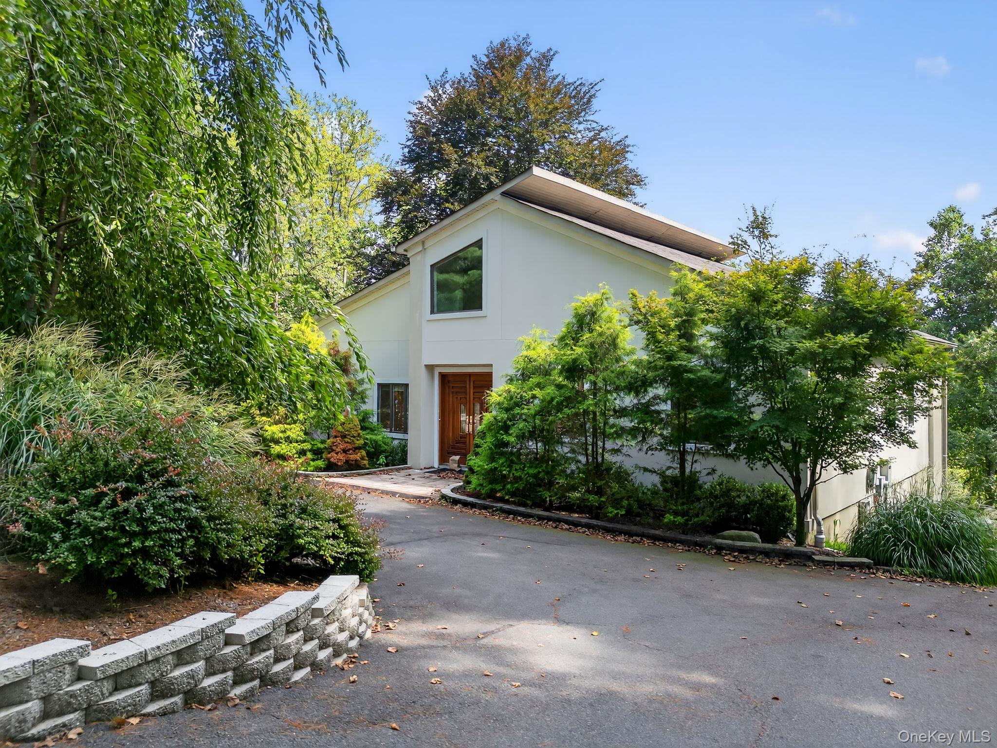 21 Hillside Court, Suffern, NY 10901