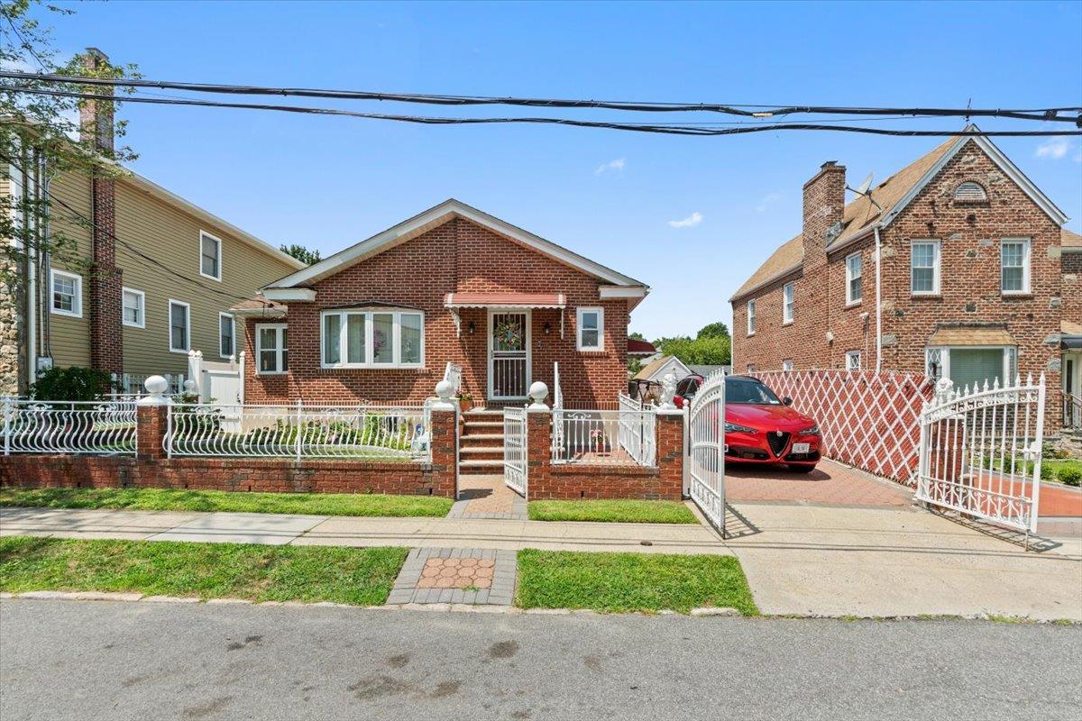 15 Sumner Avenue, Yonkers, NY 10704