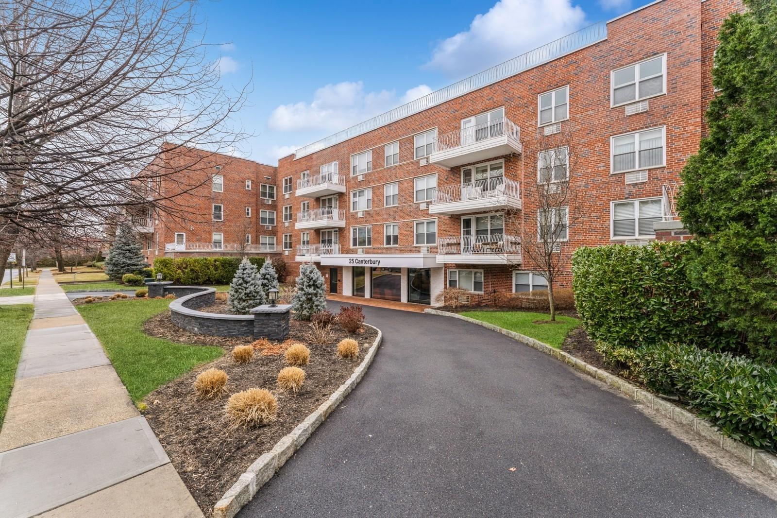 25 Canterbury Road # 2F, Great Neck Plaza, NY 11021
