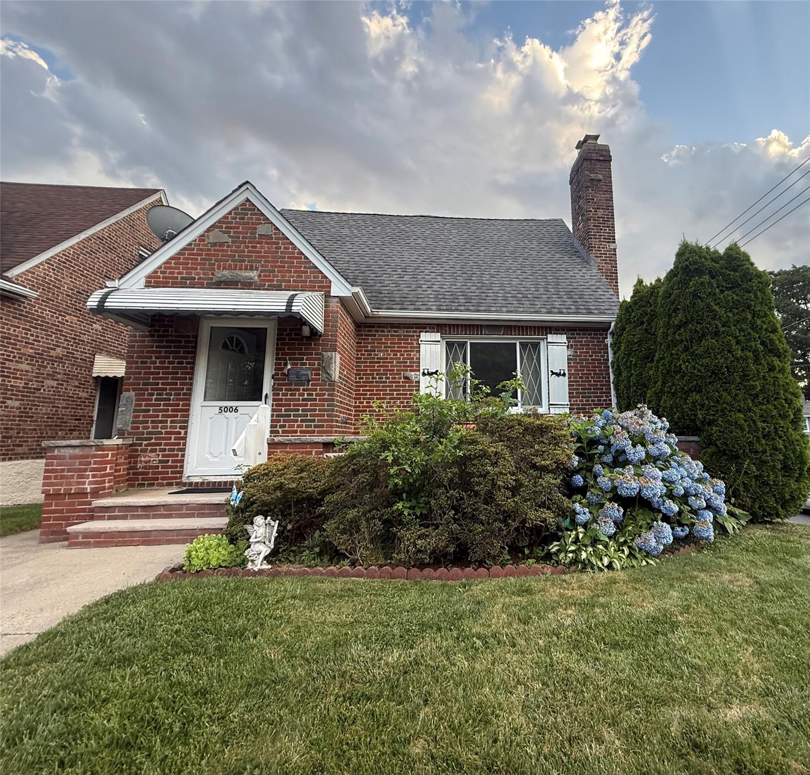 5006 Marathon Parkway, Little Neck, NY 11362