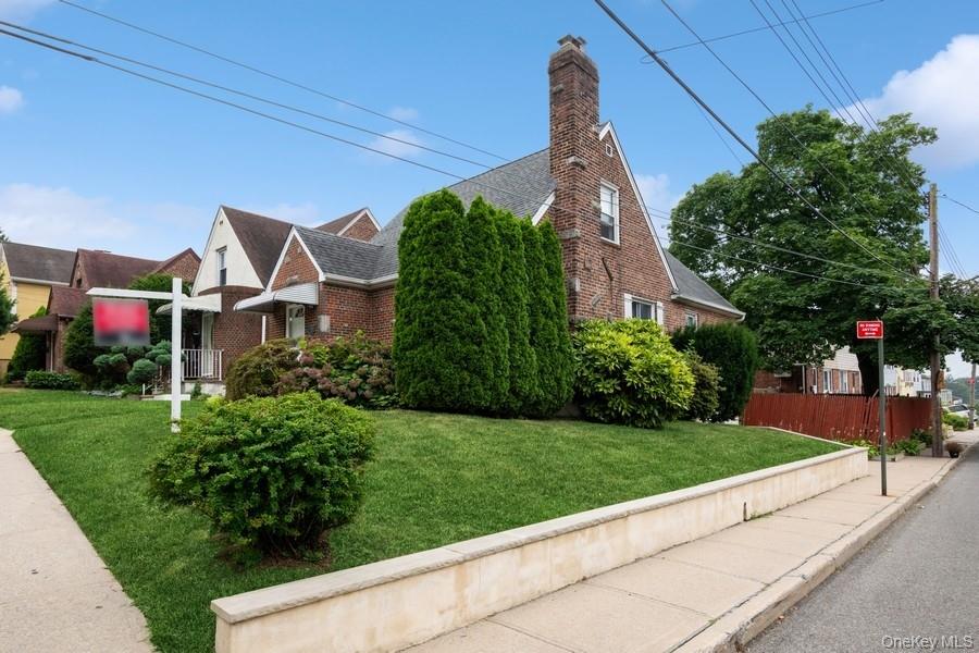 5006 Marathon Parkway, Little Neck, NY 11362