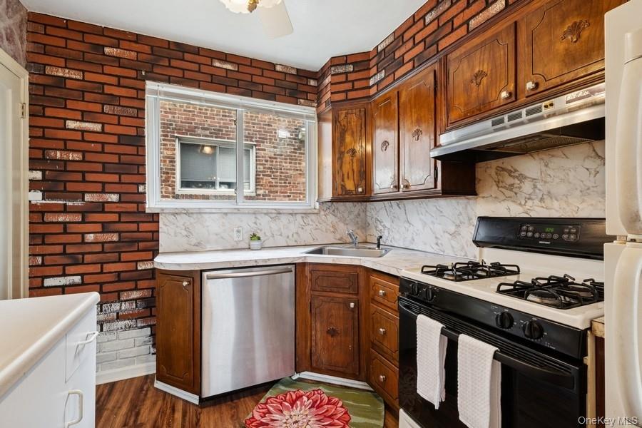 5006 Marathon Parkway, Little Neck, NY 11362