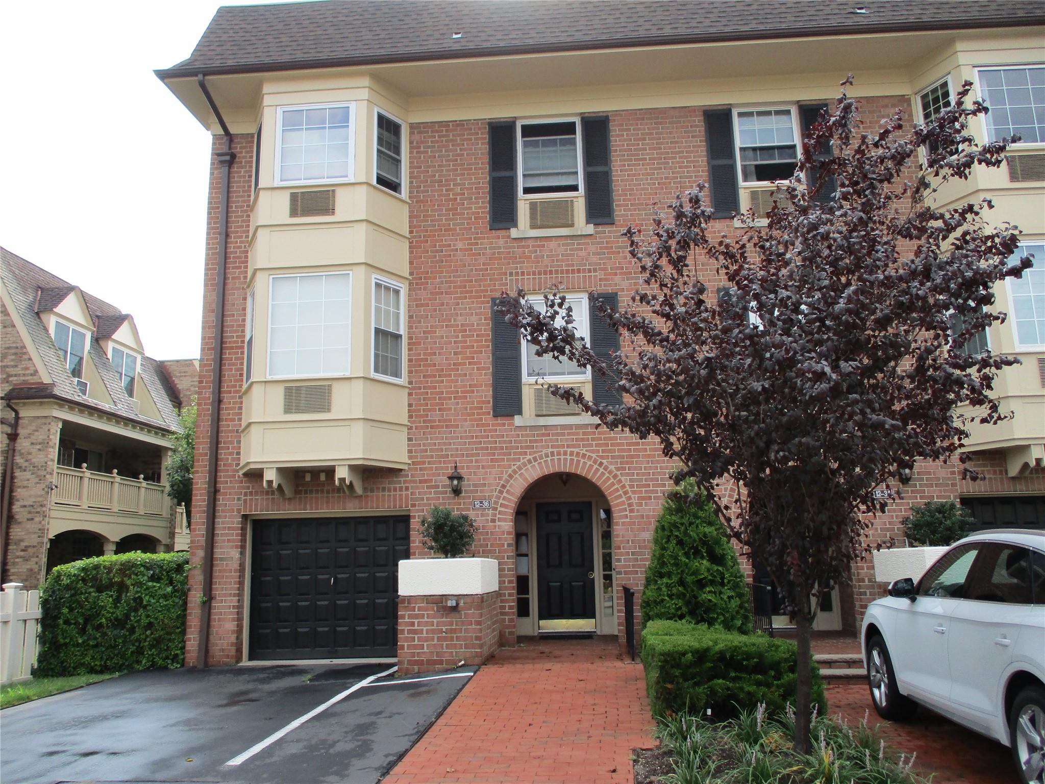 1236 Estates Lane # 49 L, Bayside, NY 11360