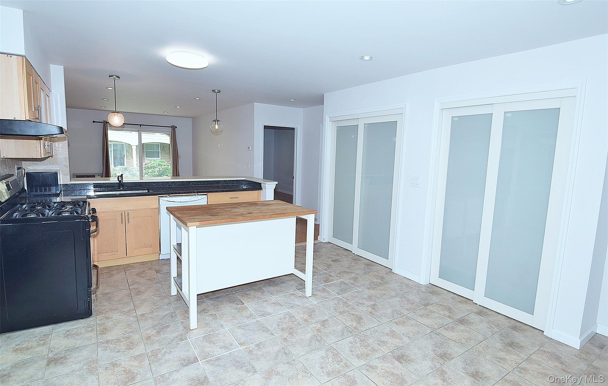 12-36 Estates Lane # 49 L, Bayside, NY 11360