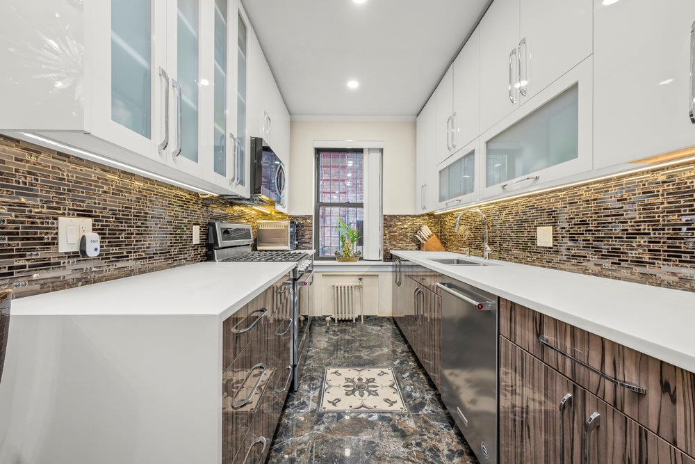 62-98 Saunders Street # 2L, Rego Park, NY 11374