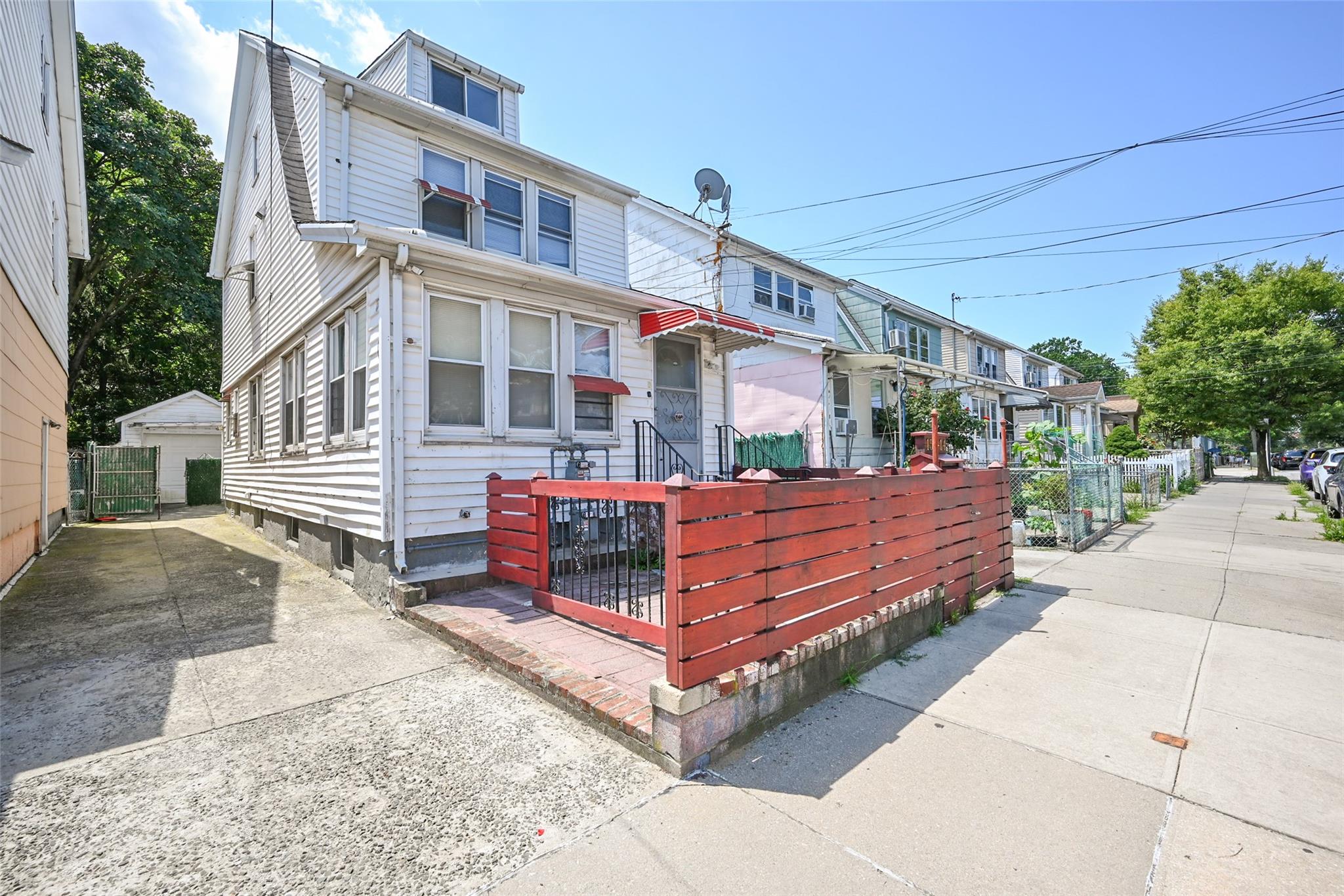 156-14 65 Avenue, Flushing, NY 11367