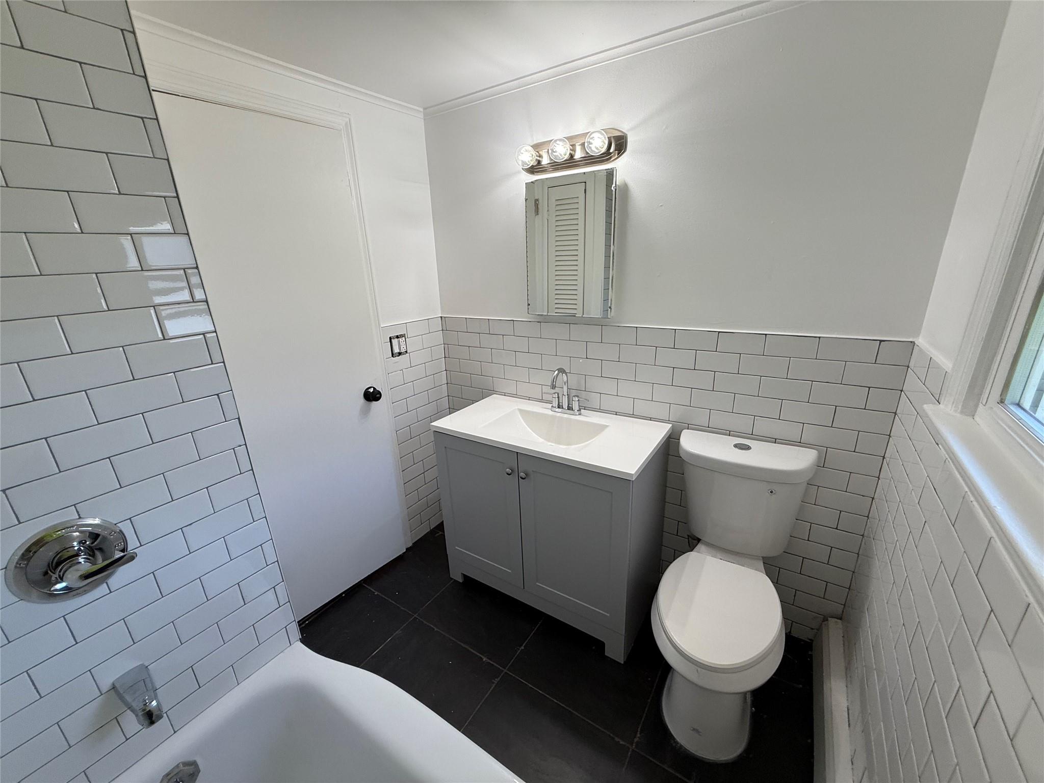 83 Smith Lane, Medford, NY 11763