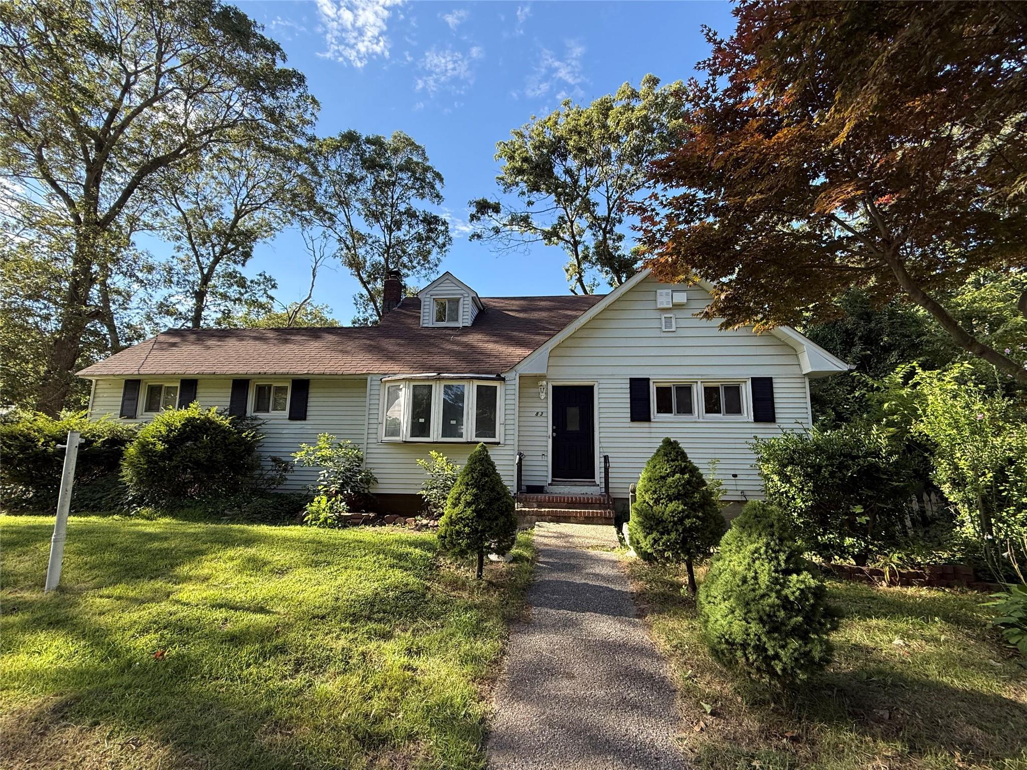 83 Smith Lane, Medford, NY 11763