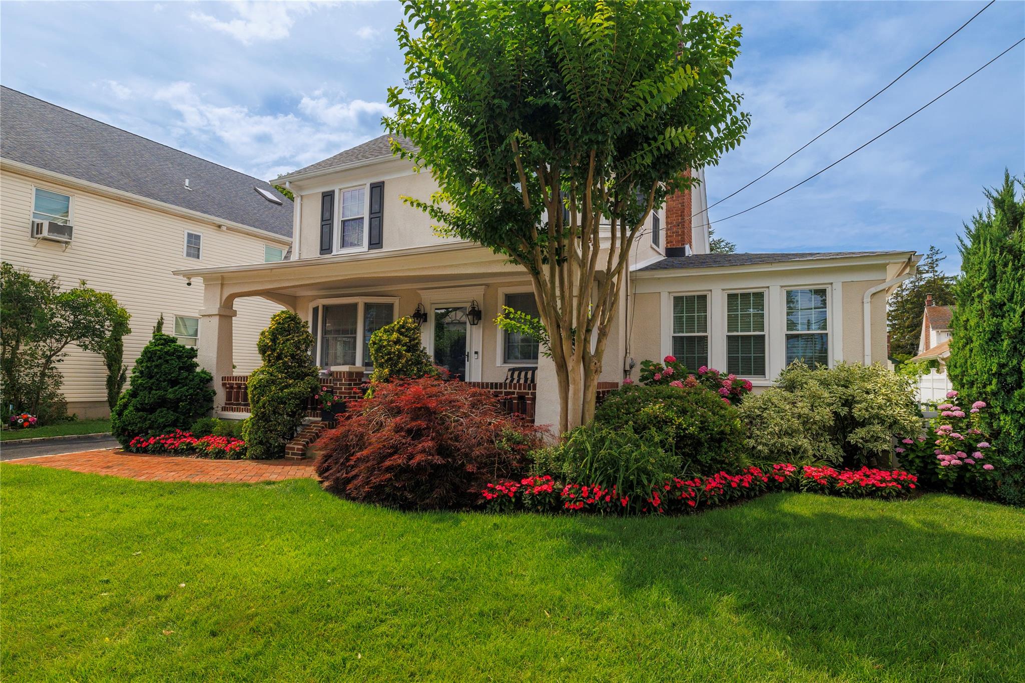 8 Windsor Place, Lynbrook, NY 11563