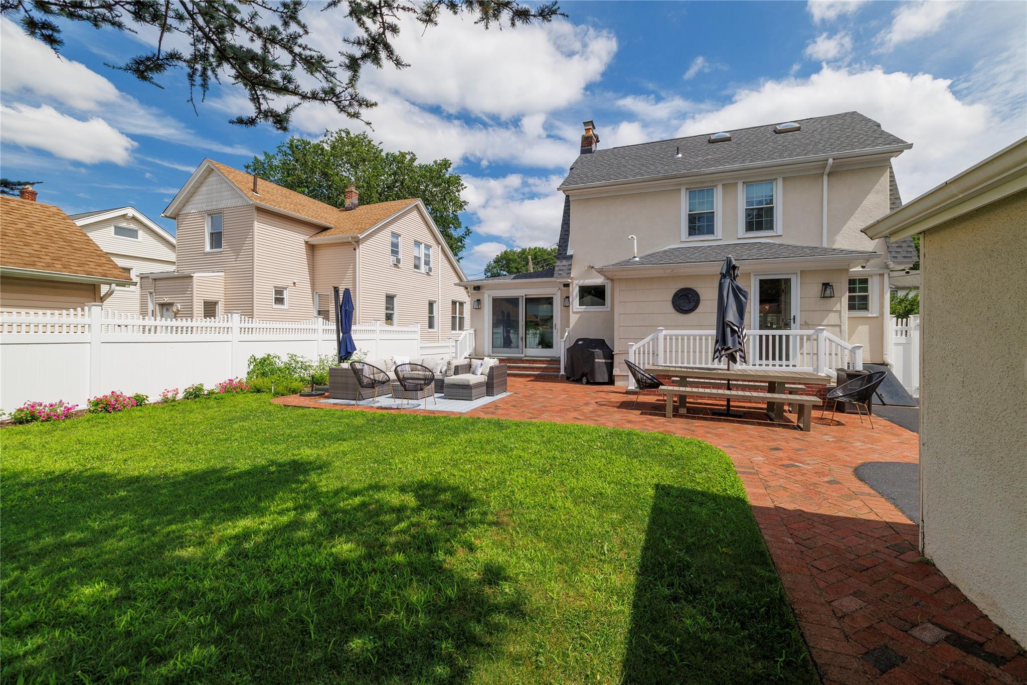 8 Windsor Place, Lynbrook, NY 11563