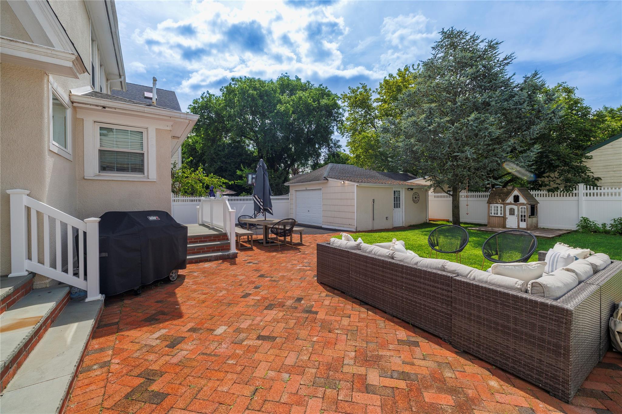 8 Windsor Place, Lynbrook, NY 11563