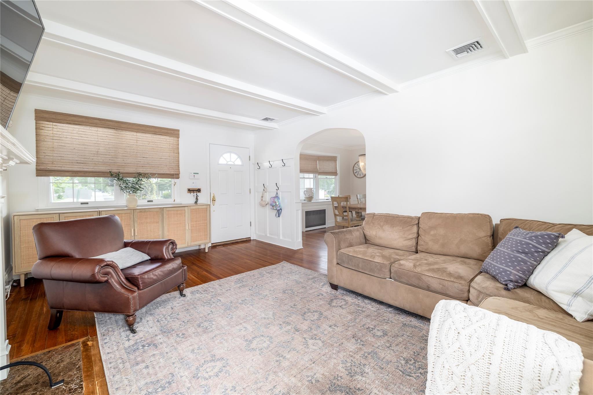 8 Windsor Place, Lynbrook, NY 11563