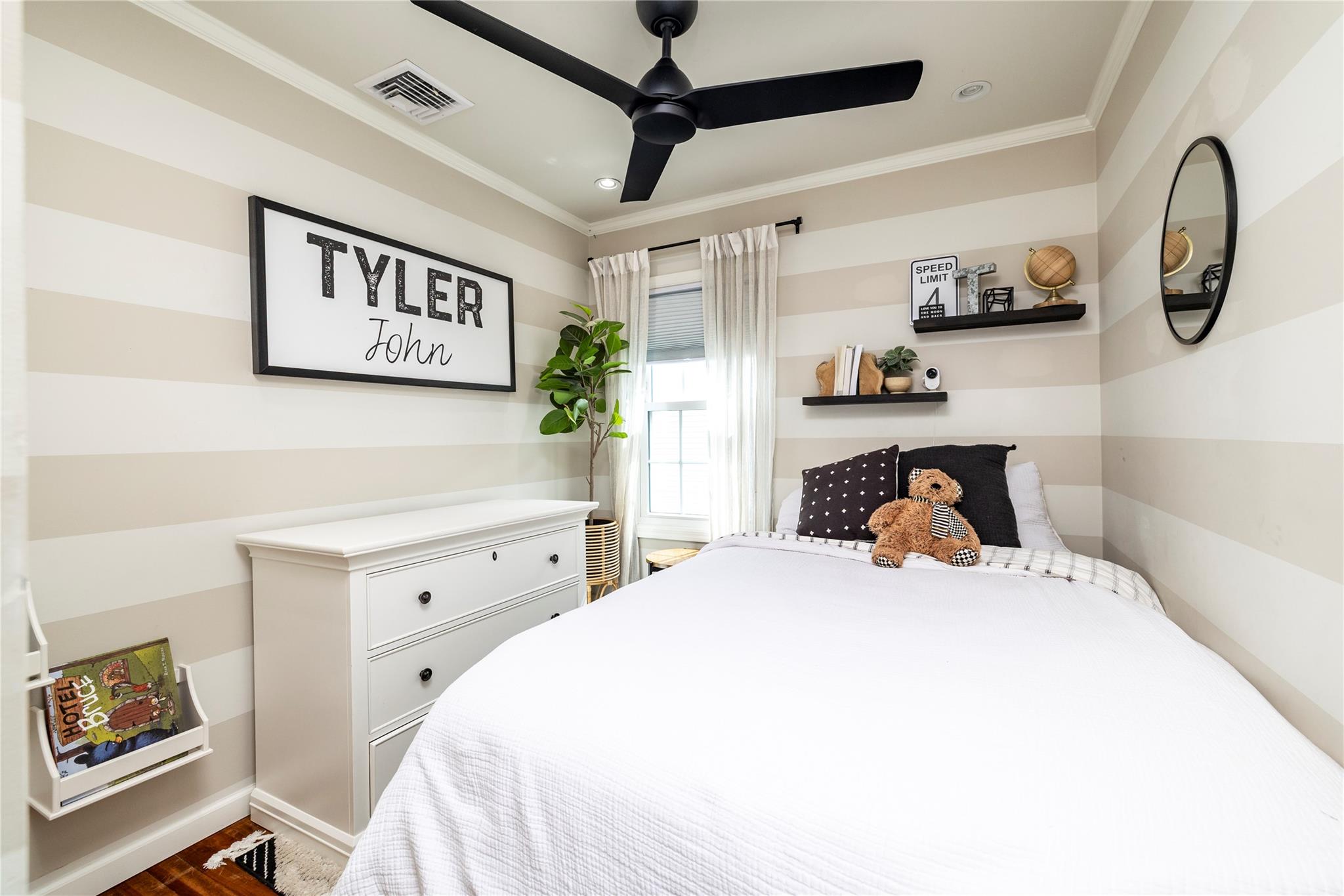 8 Windsor Place, Lynbrook, NY 11563