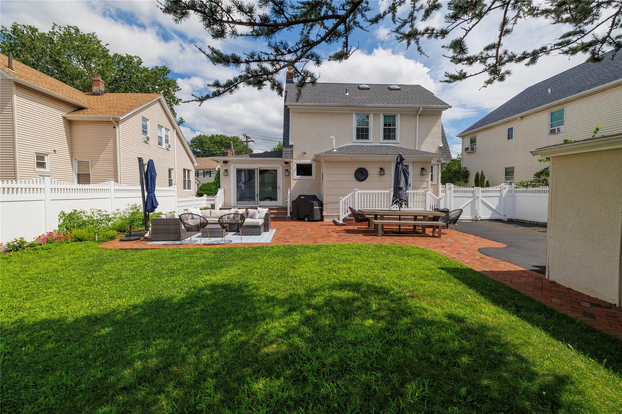 8 Windsor Place, Lynbrook, NY 11563