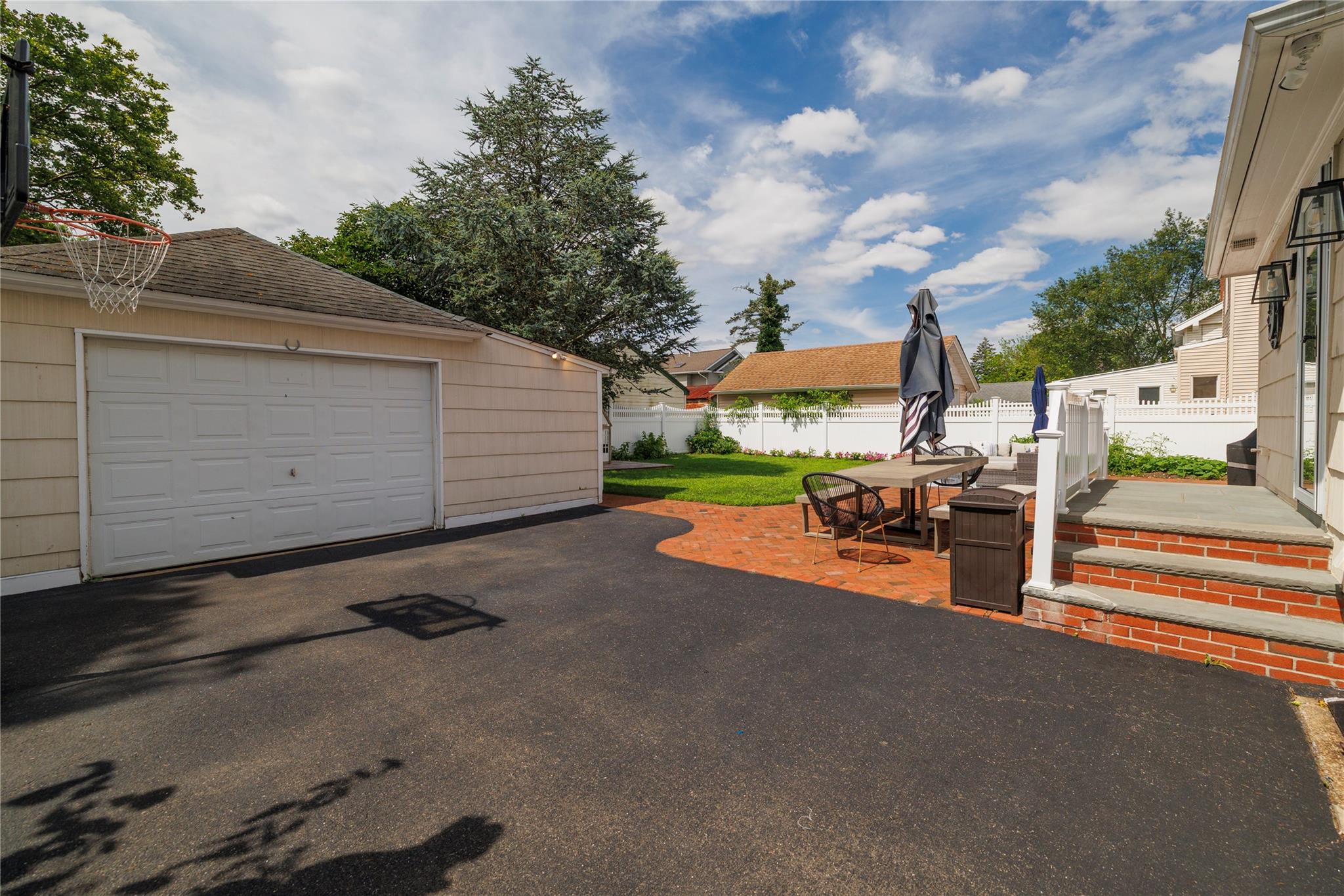 8 Windsor Place, Lynbrook, NY 11563