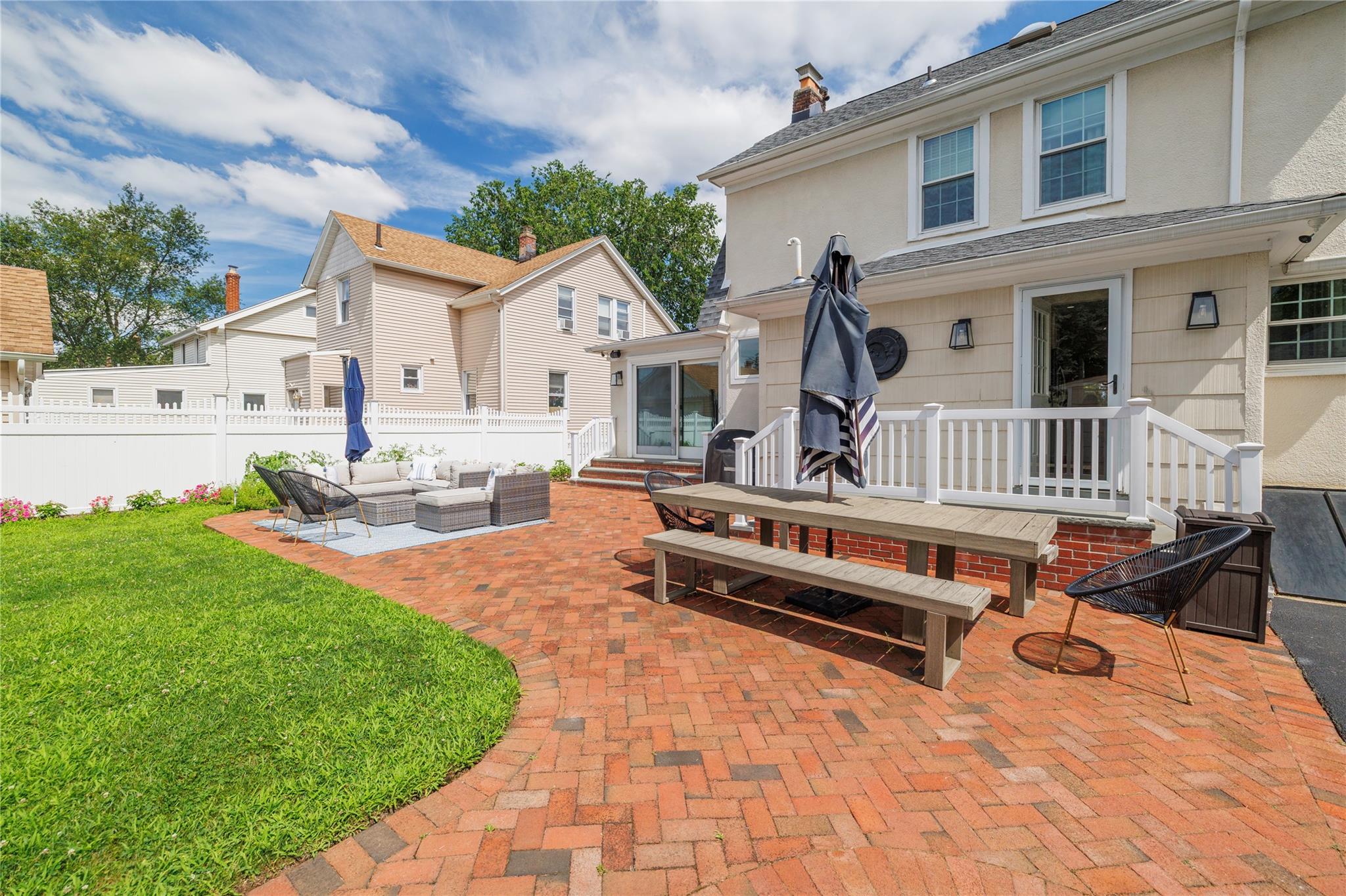 8 Windsor Place, Lynbrook, NY 11563