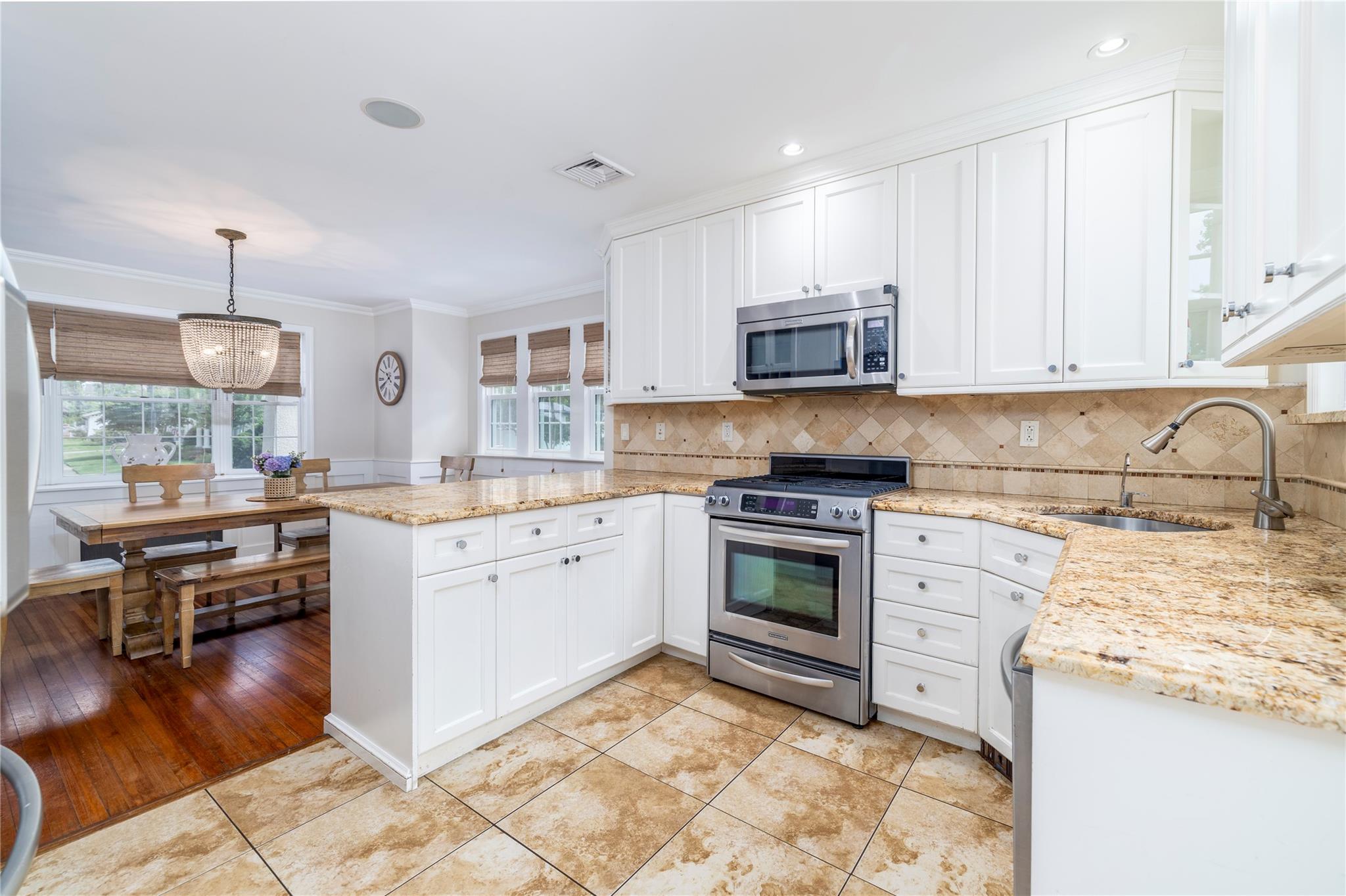 8 Windsor Place, Lynbrook, NY 11563