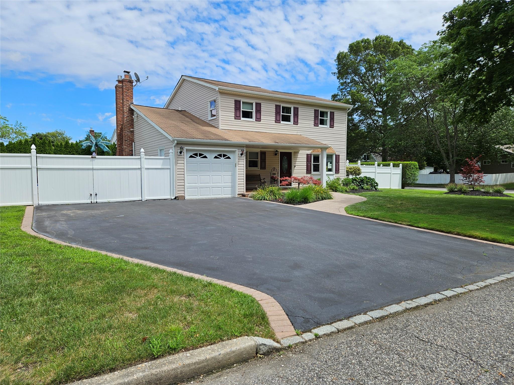 23 Saratoga Avenue, Medford, NY 11763