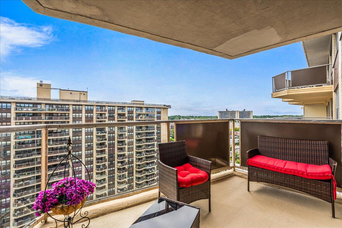 17-85 215 Street # 16J, Bayside, NY 11360