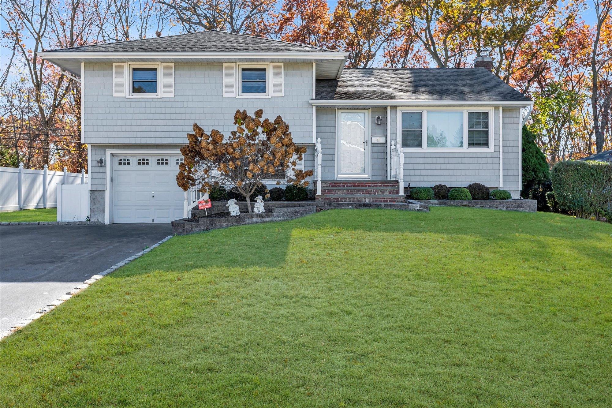 42 Shirley Court, Smithtown, NY 11725