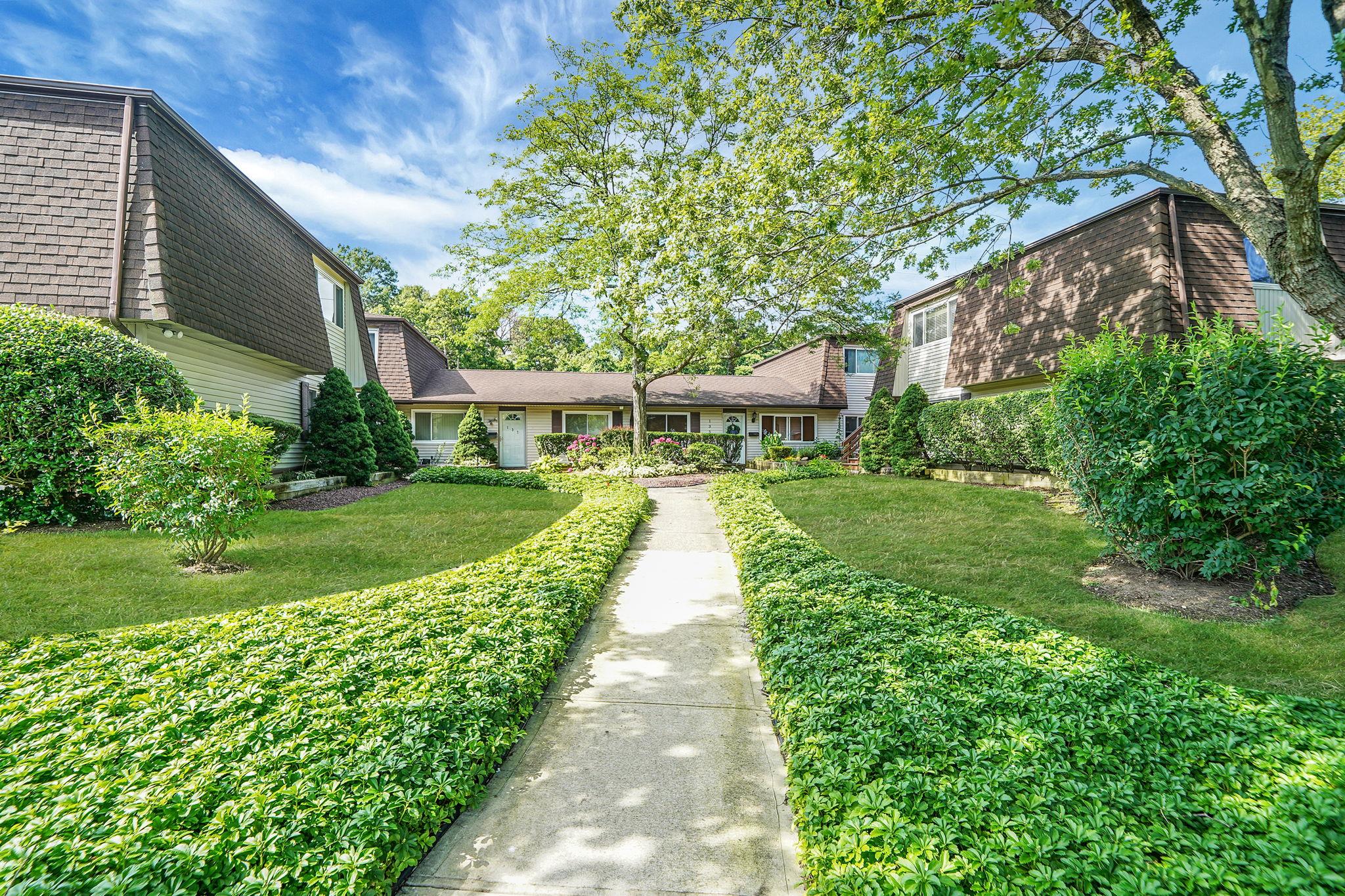 141 Feller Drive # 218, Central Islip, NY 11722