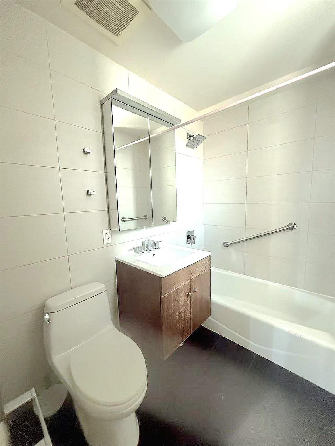 42-35 Main Street # 8H, Flushing, NY 11355