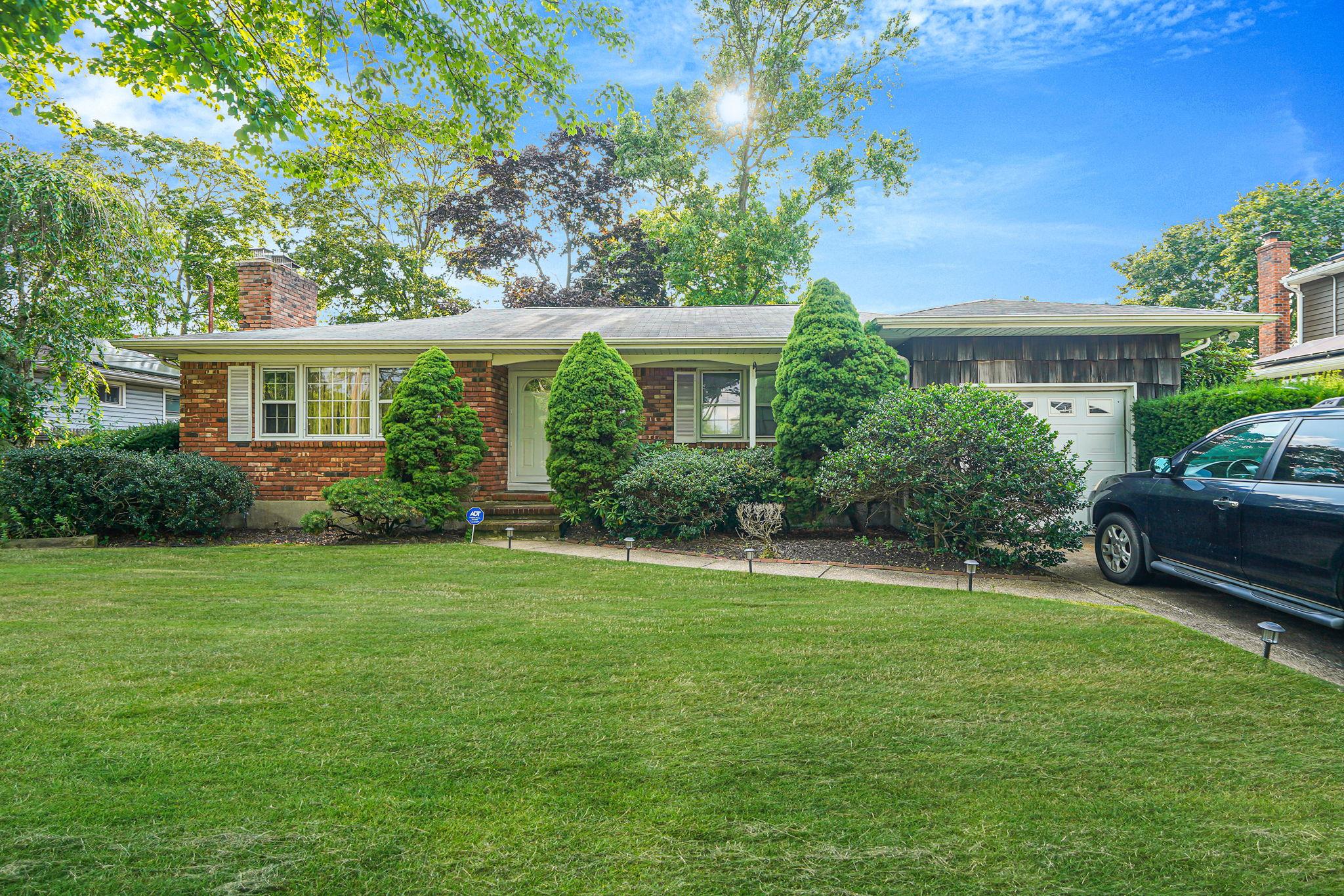 108 Barrett Avenue, Bayport, NY 11705