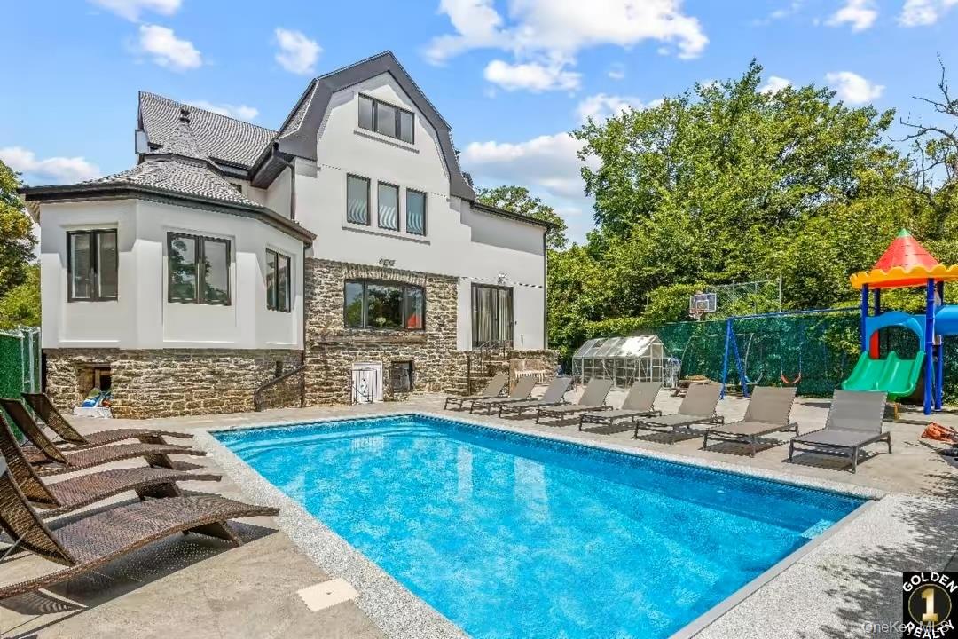 115-18 Mayfair Road, Kew Gardens, NY 11418