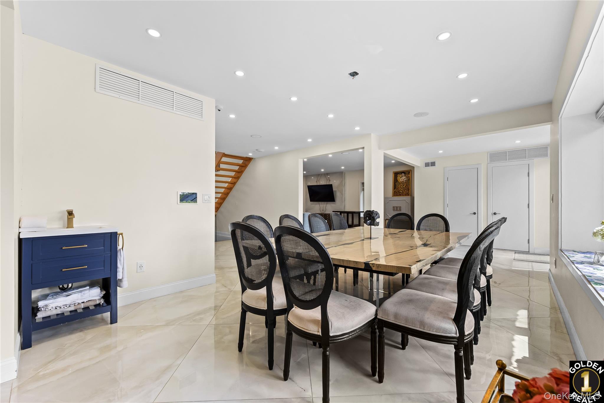 115-18 Mayfair Road, Kew Gardens, NY 11418