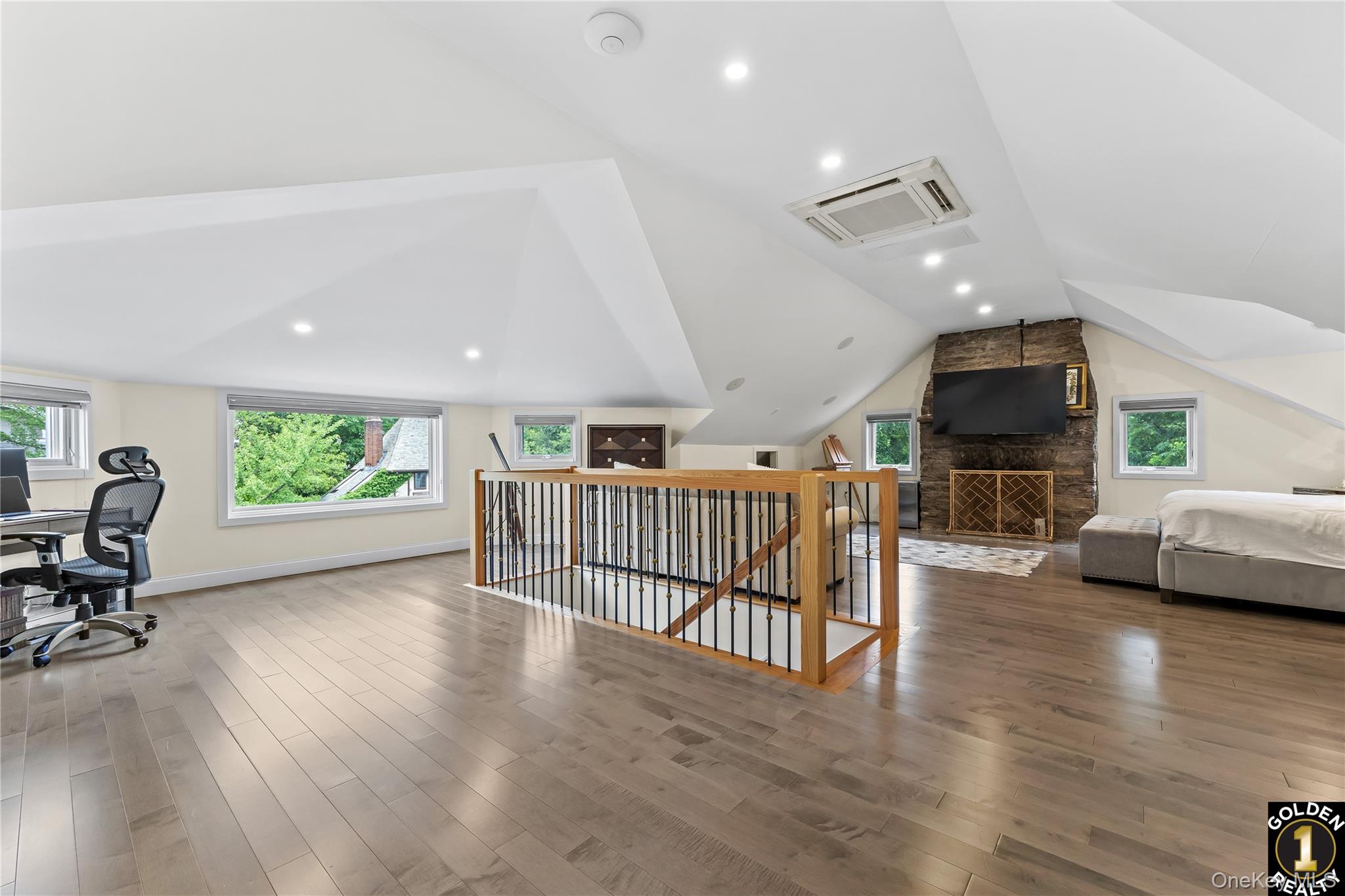 115-18 Mayfair Road, Kew Gardens, NY 11418