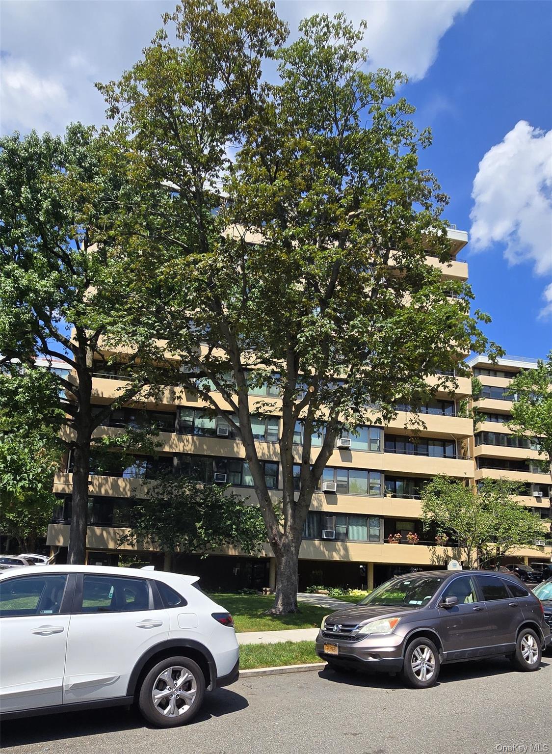 10-24 166th St # 5D, Beechhurst, NY 11357