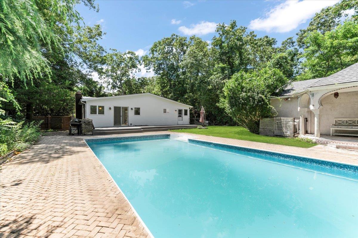 56 W Donellan Road, Hampton Bays, NY 11946