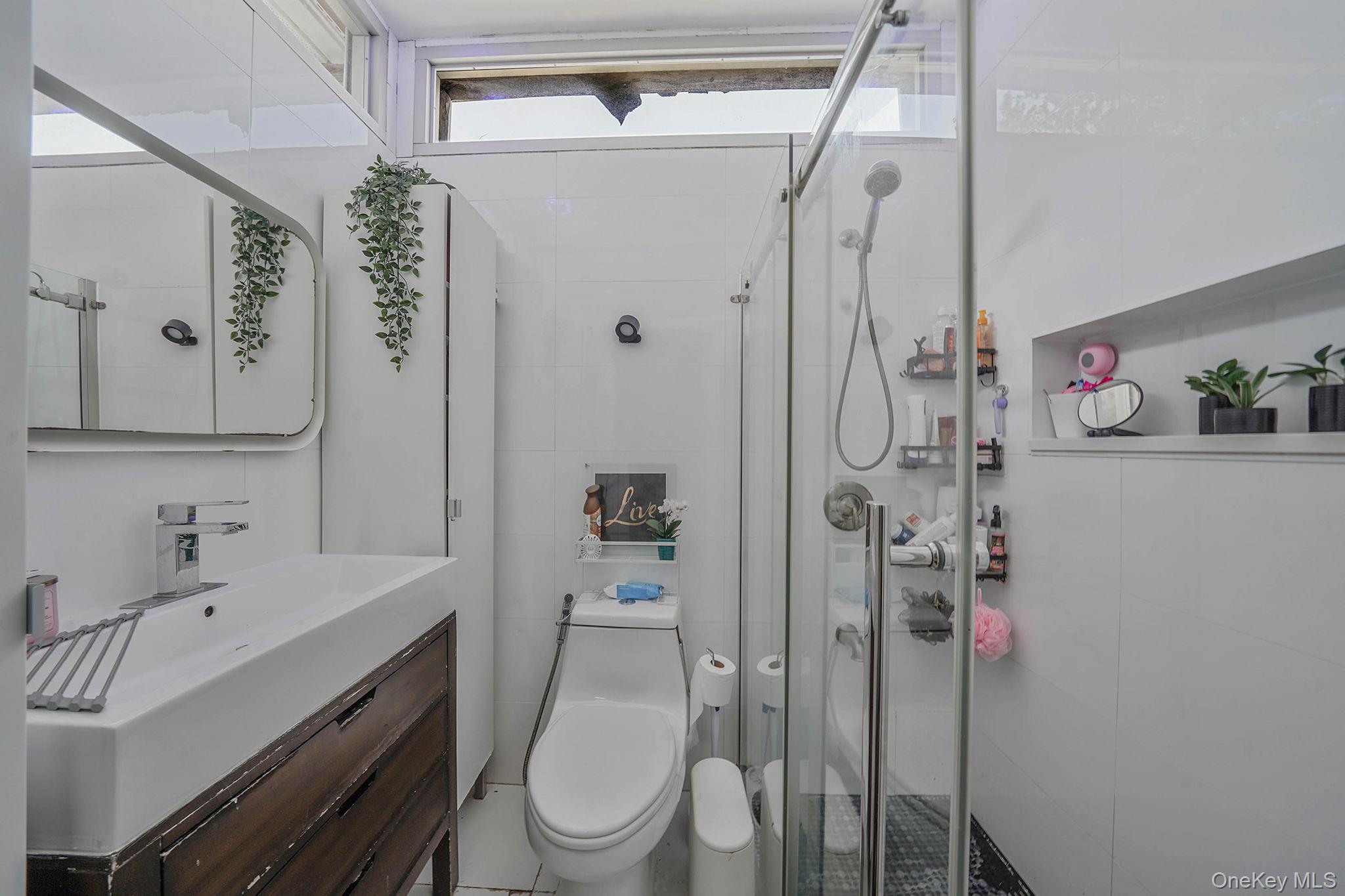 8536 112th Street, Richmond Hill, NY 11418