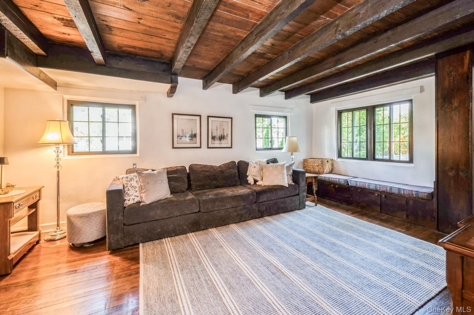 17 Valley Road, Larchmont, NY 10538