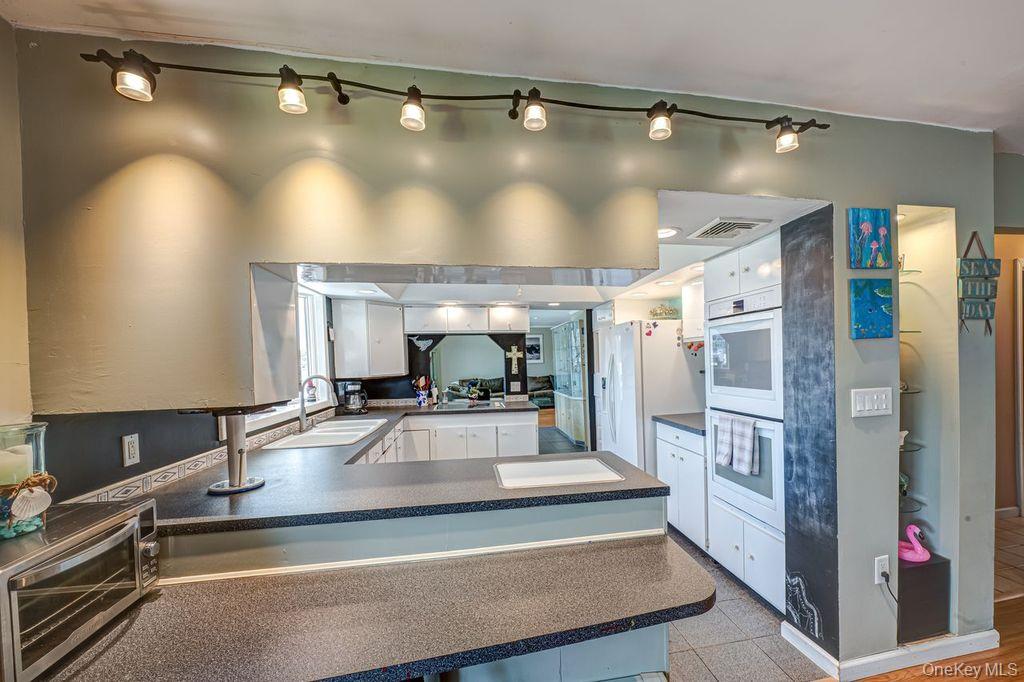 66 Lighthouse Road, Babylon, NY 11702