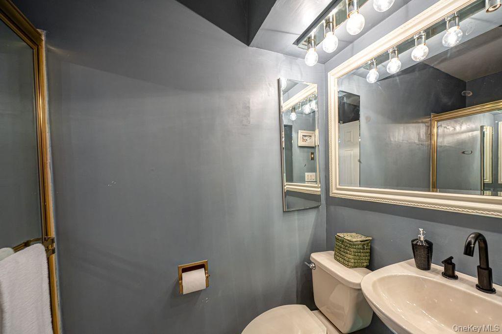 66 Lighthouse Road, Babylon, NY 11702