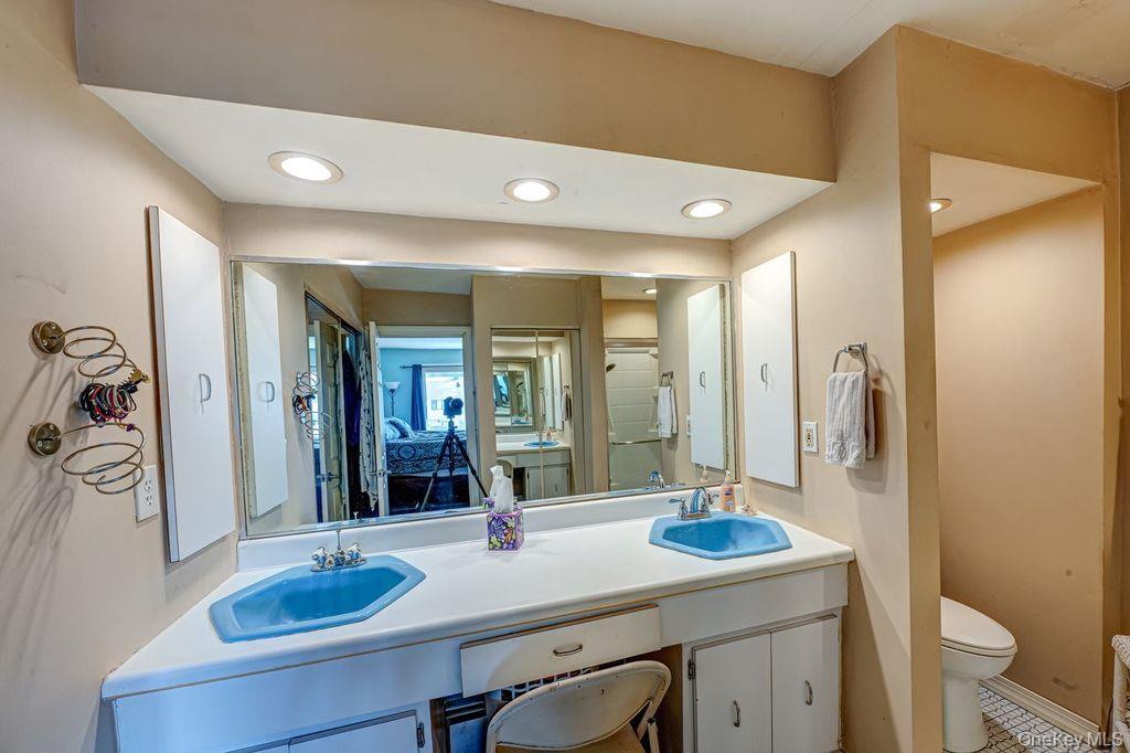 66 Lighthouse Road, Babylon, NY 11702