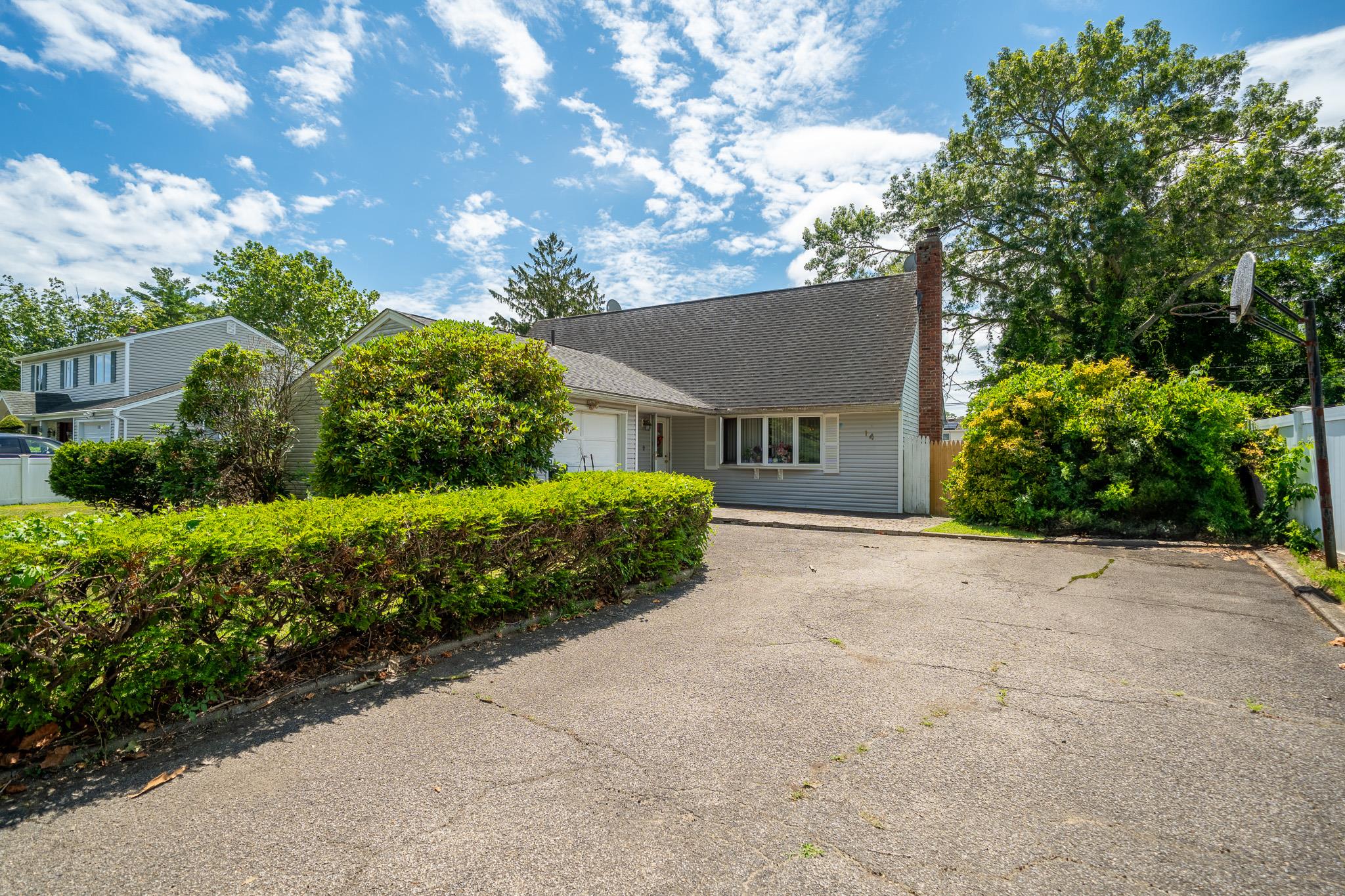 14 Arcadia Drive, Dix Hills, NY 11746