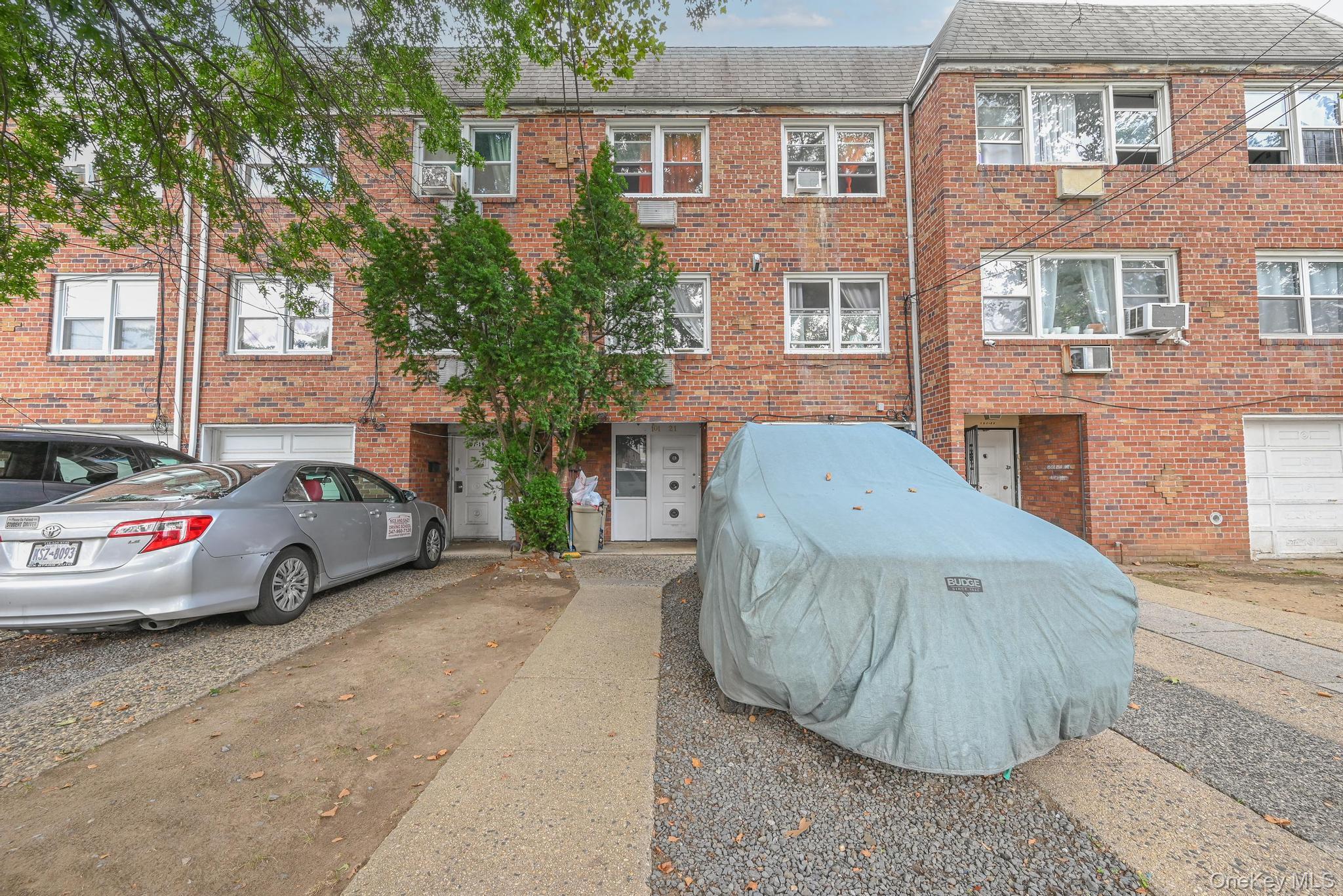 10121 108th Street, Richmond Hill, NY 11419