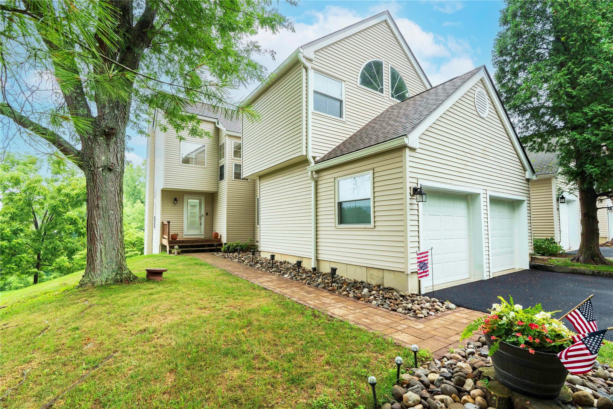 8 Skidmore Road, Poughquag, NY 12570
