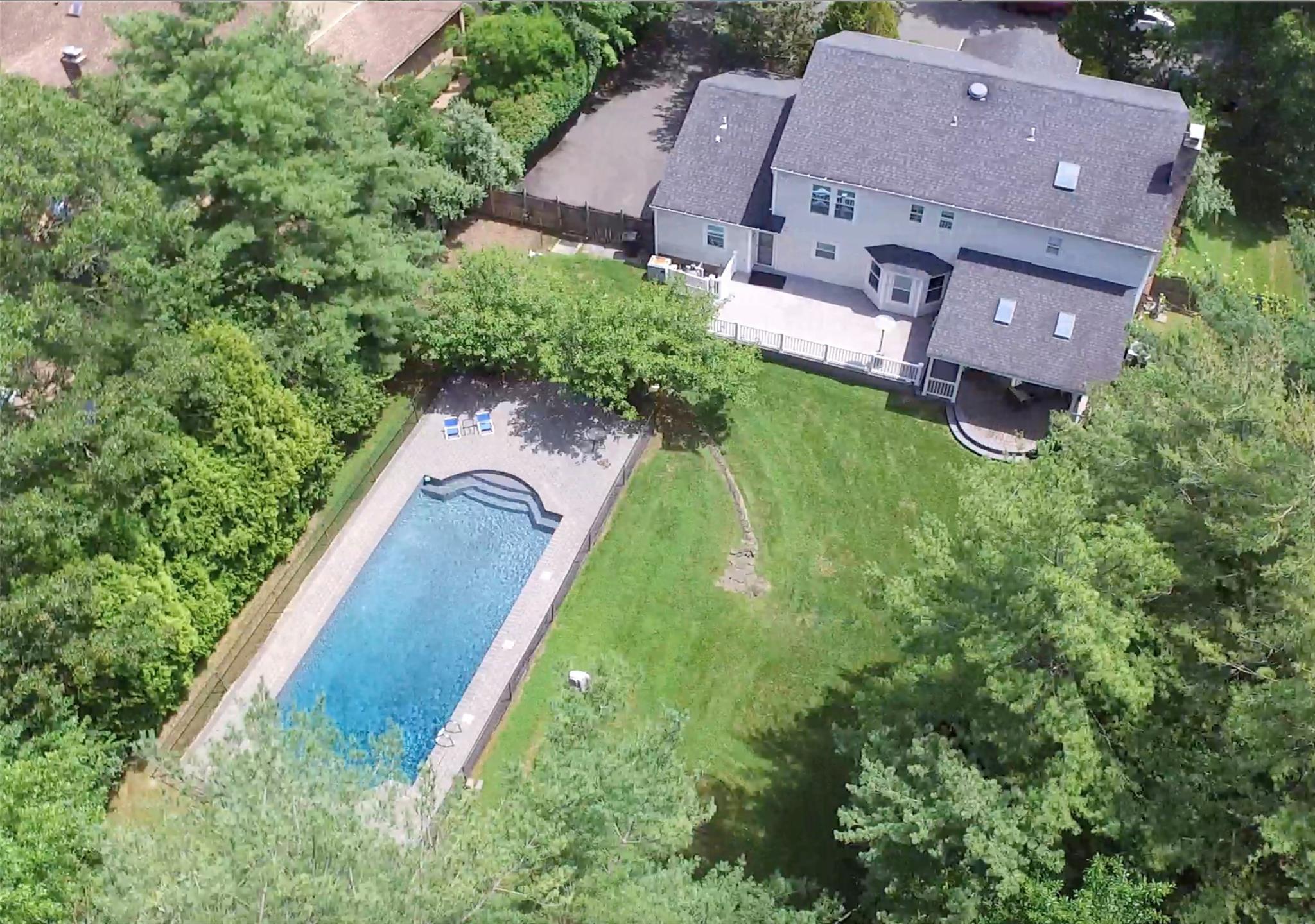 60 Willis Lane, Syosset, NY 11791