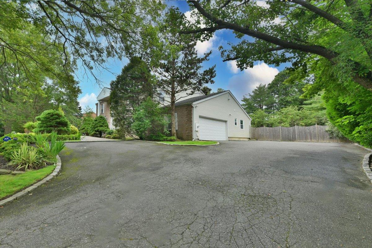 60 Willis Lane, Syosset, NY 11791